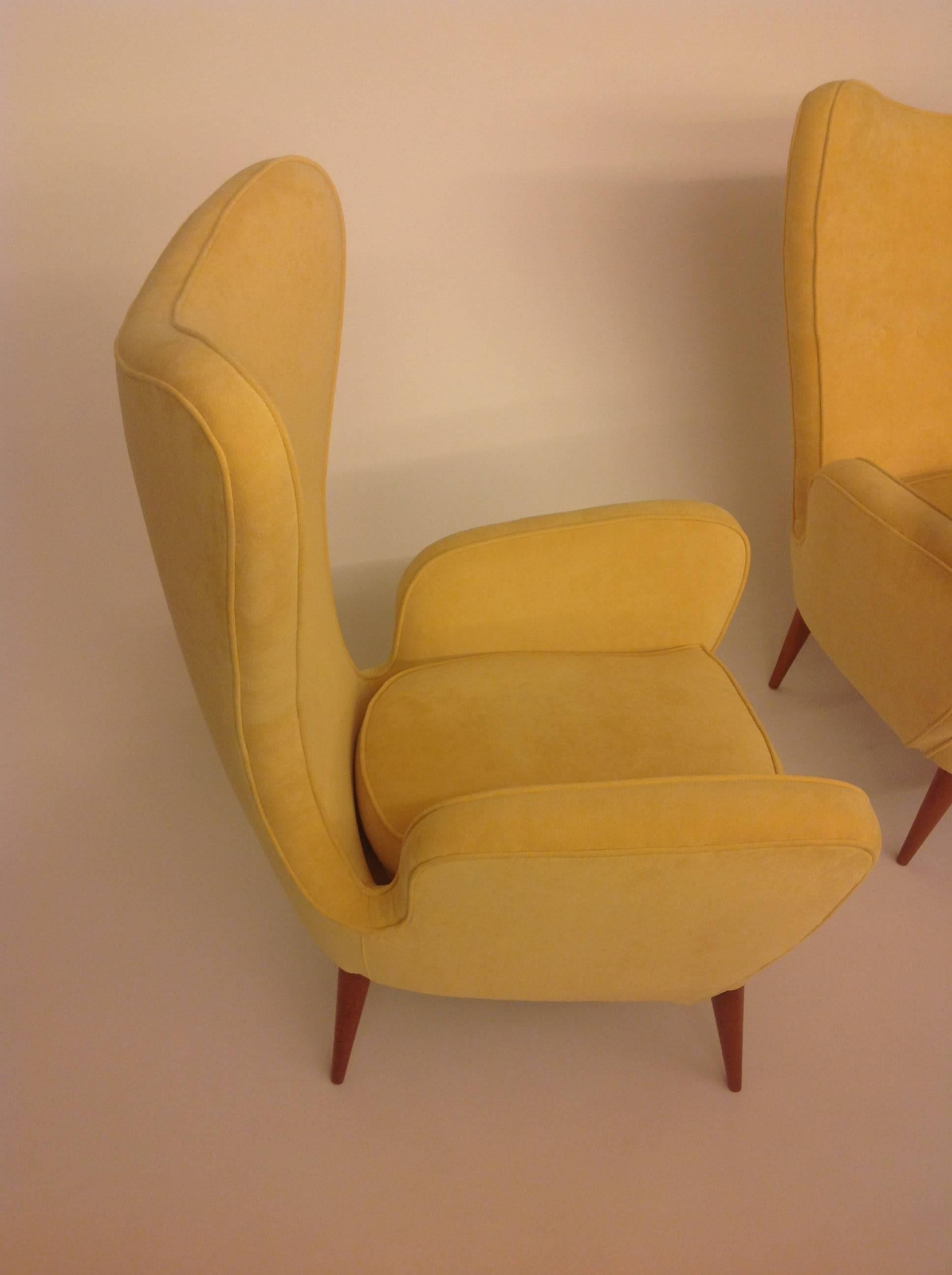 Mid-20th Century Mid-Century Beautiful Pair of Italian Armchairs For Sale