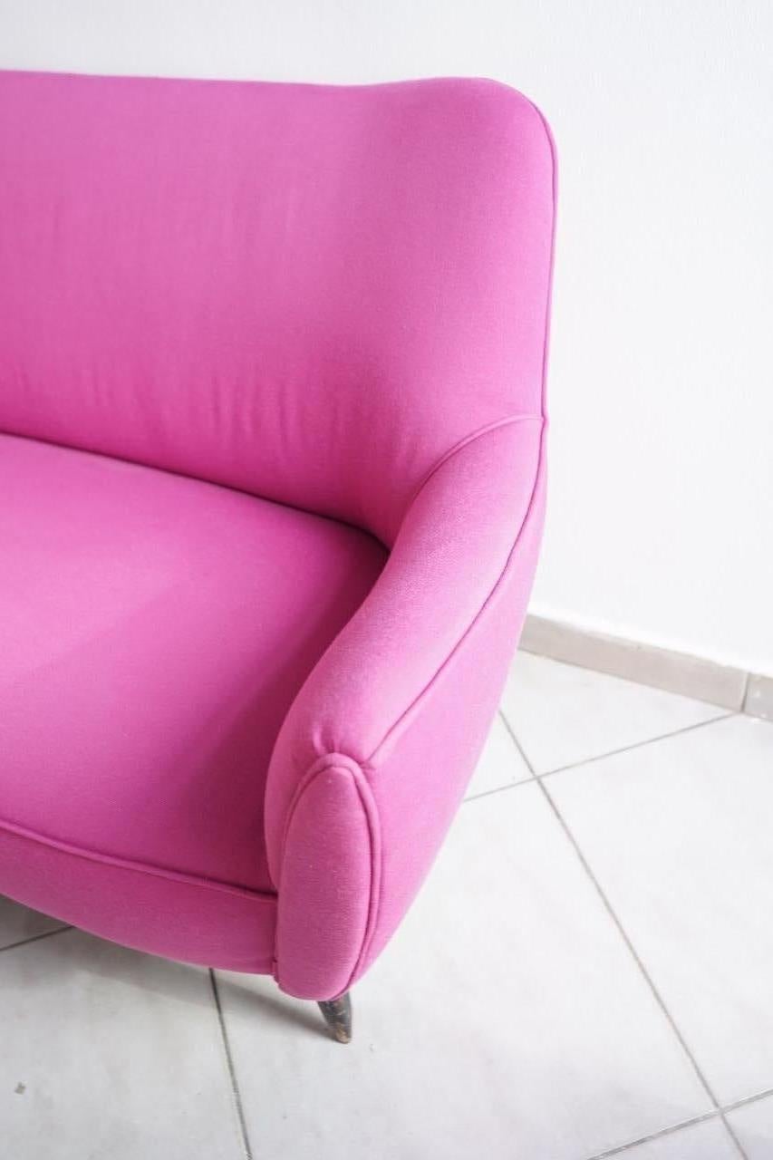 Mid-Century Modern Mid Century Beautiful Sofa Attributed to Guglielmo Veronesi for ISA For Sale