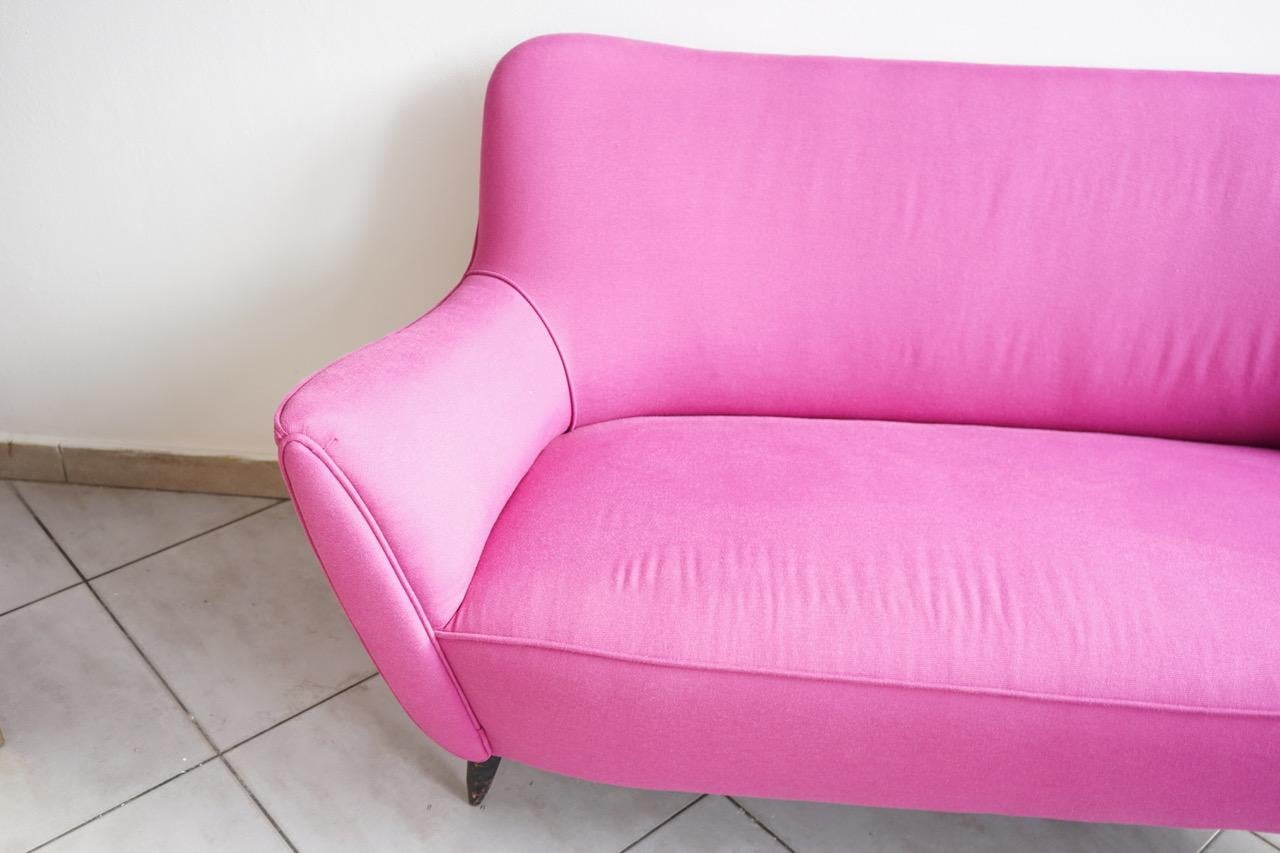 Mid-20th Century Mid Century Beautiful Sofa Attributed to Guglielmo Veronesi for ISA For Sale
