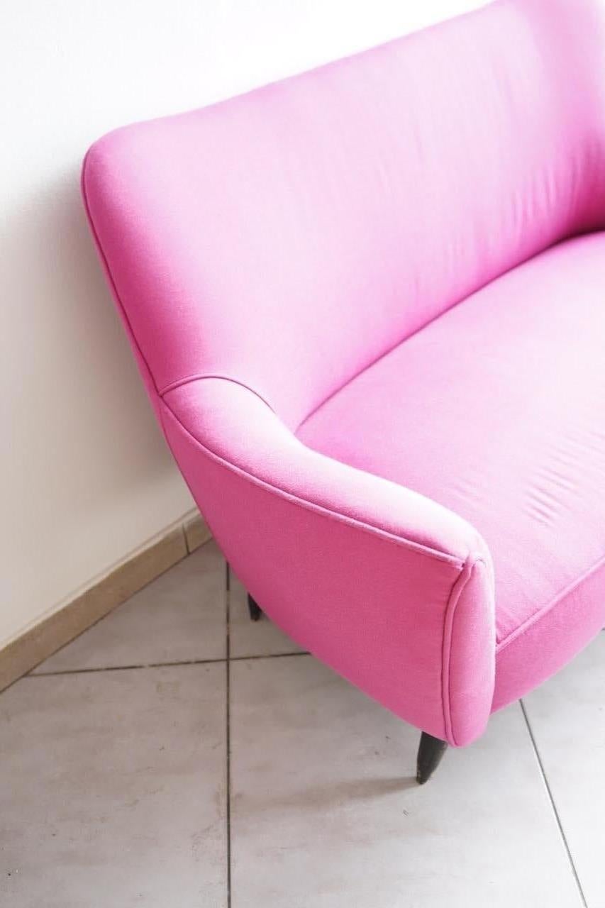 Mid Century Beautiful Sofa Attributed to Guglielmo Veronesi for ISA For Sale 1