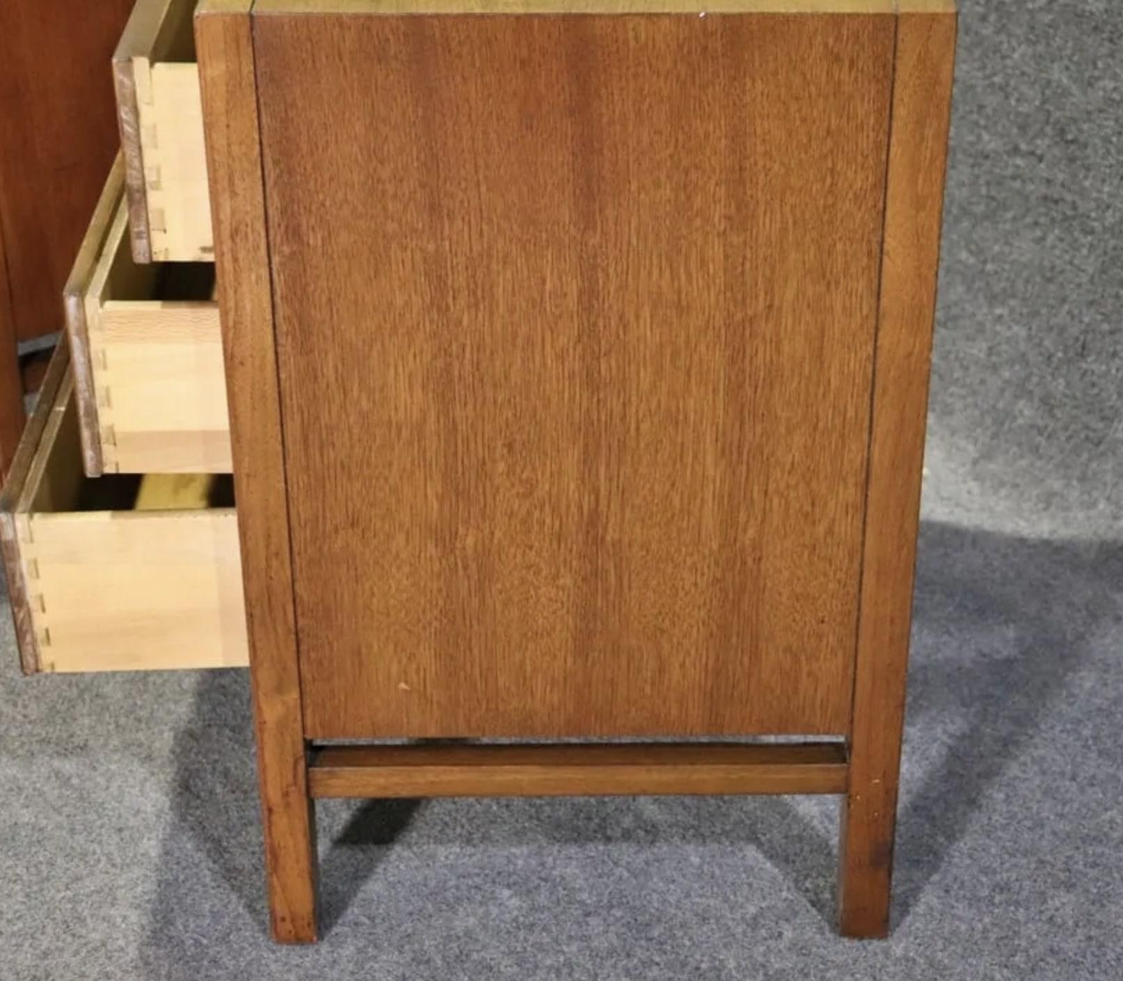 Mid-Century Bedside Nightstands In Good Condition For Sale In Brooklyn, NY