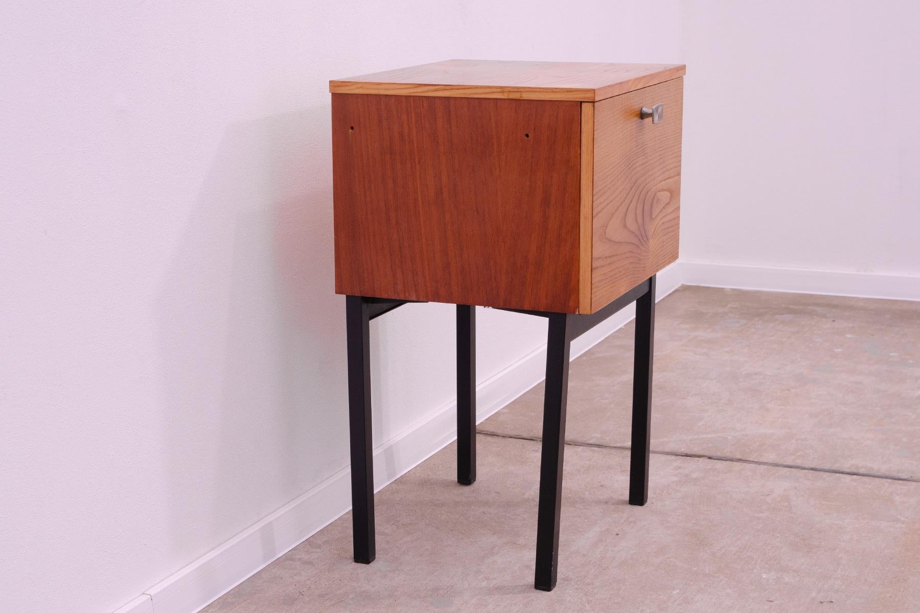 Mid century bedside table, 1960’s, UP Závody, Czechoslovakia In Good Condition For Sale In Prague 8, CZ