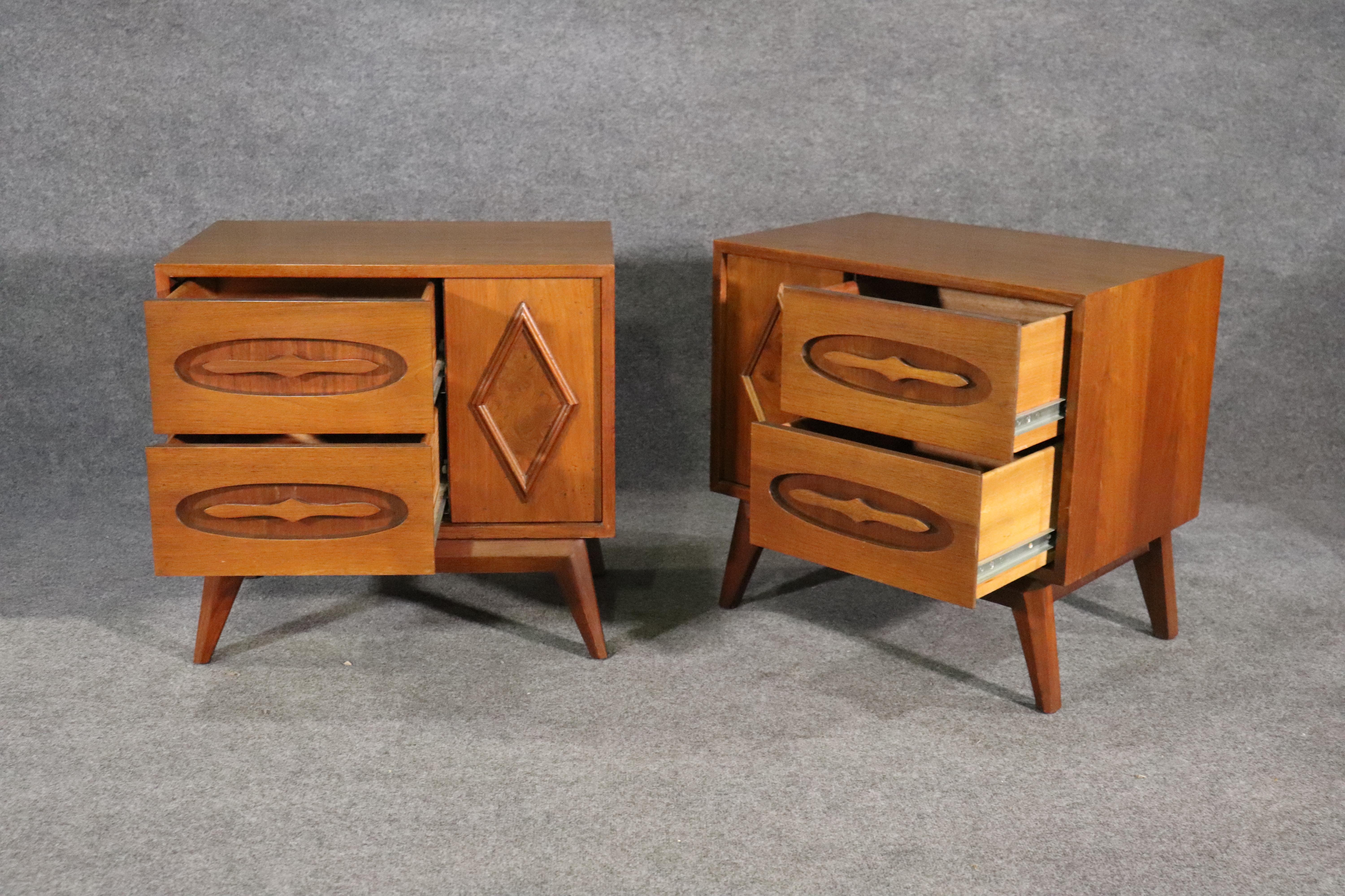 Mid-Century Modern Young Manufacturing Mid-Century Vintage Nightstands