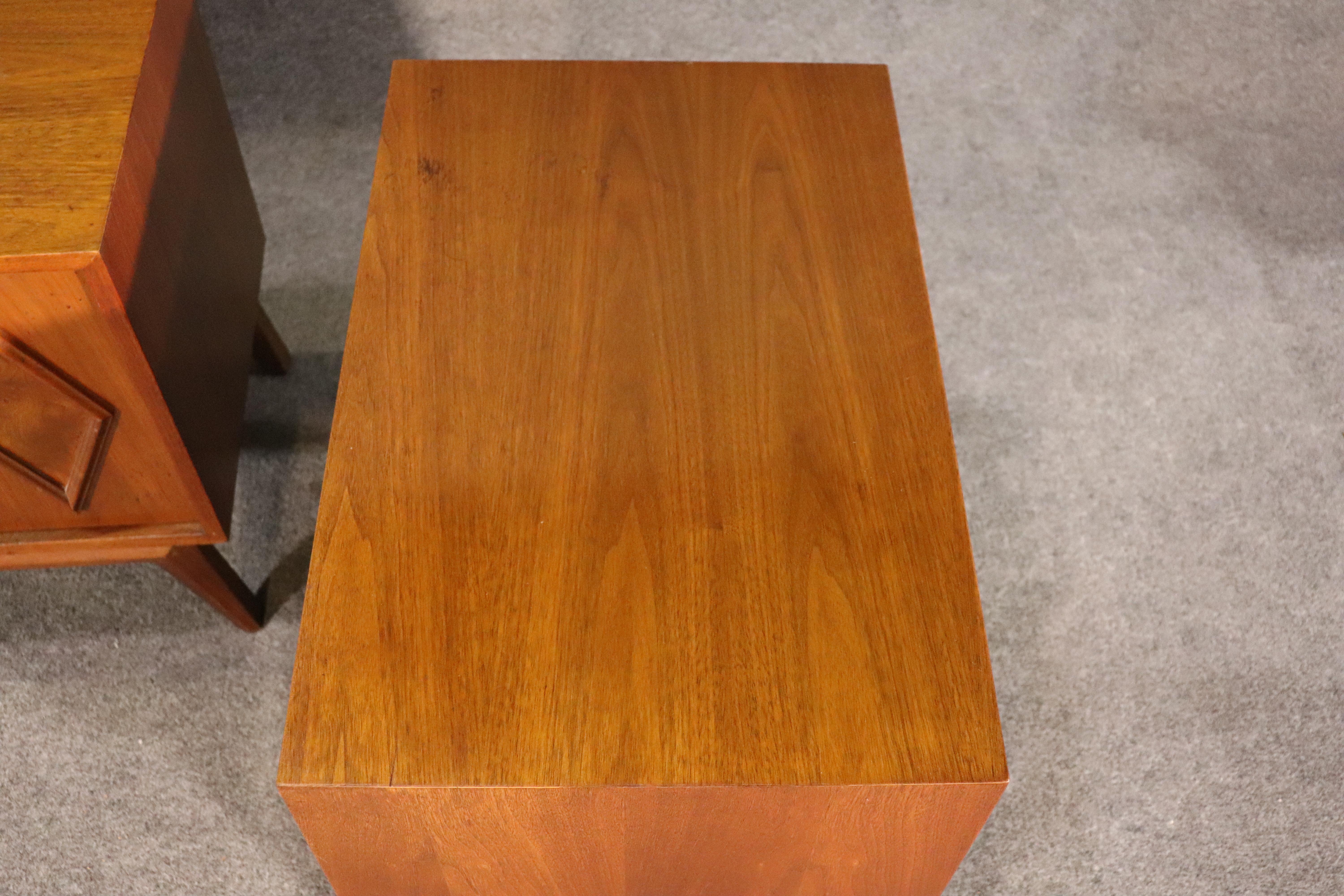 Walnut Young Manufacturing Mid-Century Vintage Nightstands