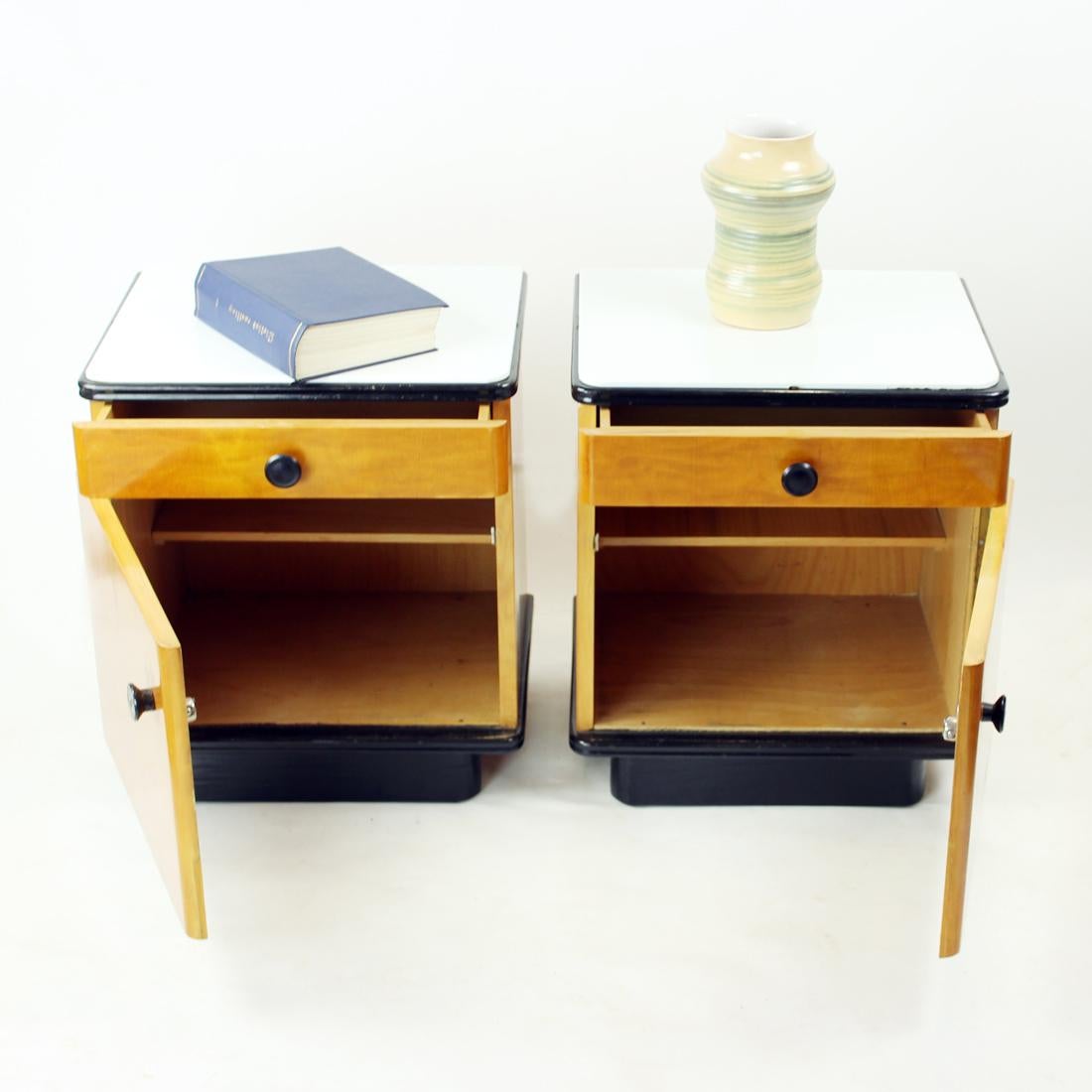 Mid Century Bedside Tables In Oak With Glass Top, Up Zavody 1960s In Good Condition For Sale In Zohor, SK