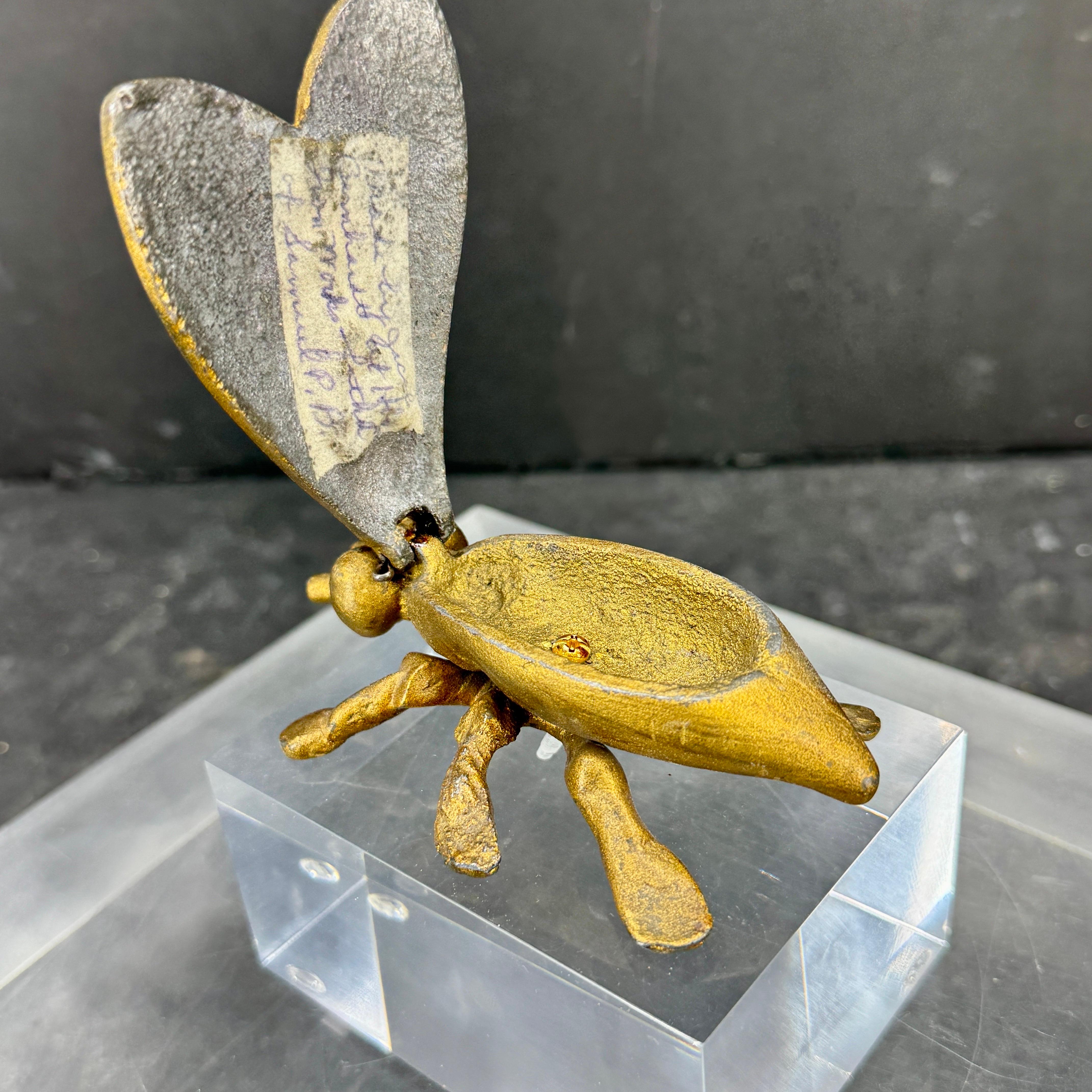 Trinket pour bijoux du milieu du siècle, salière et poivrière sur base en Lucite en vente 3