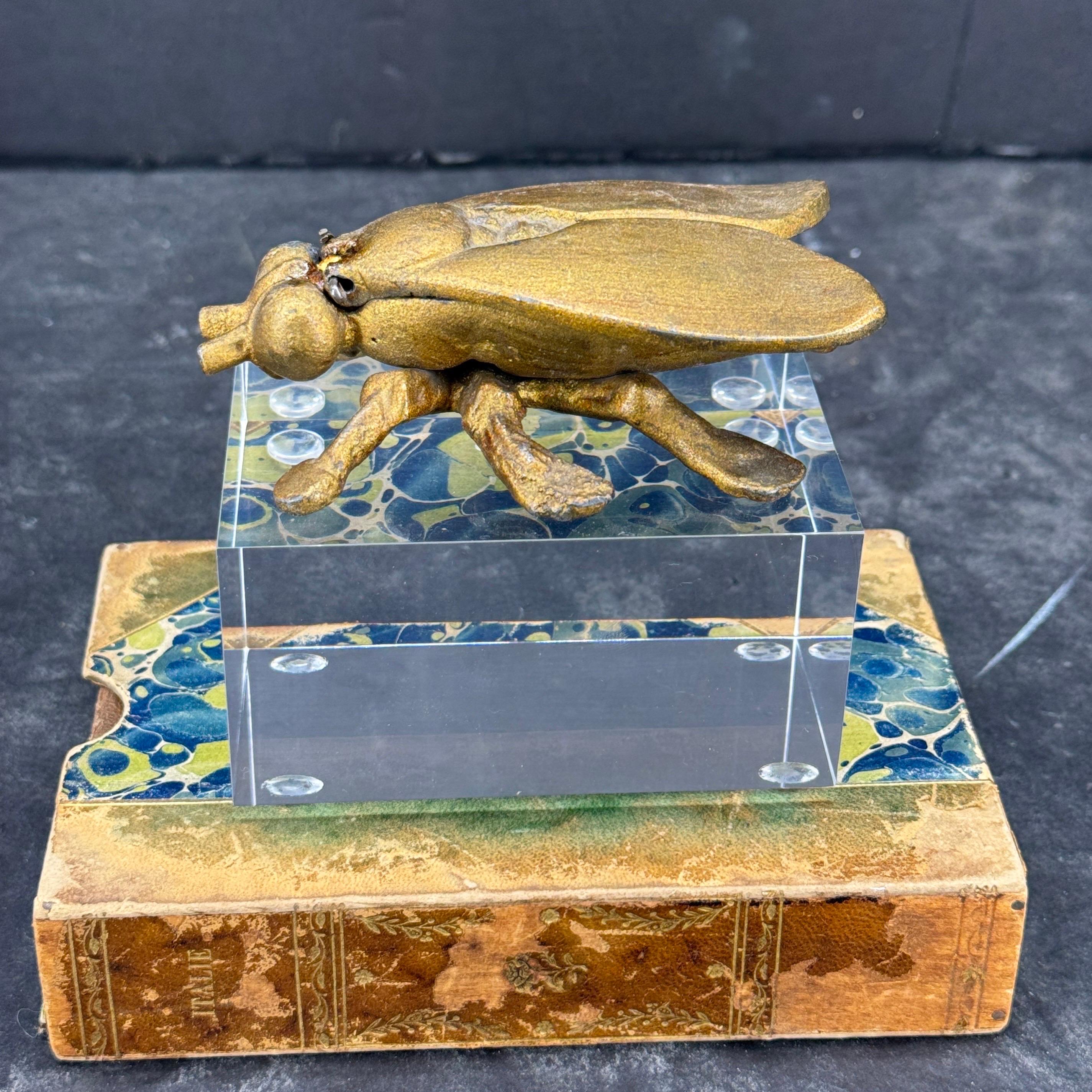Trinket pour bijoux du milieu du siècle, salière et poivrière sur base en Lucite en vente 6