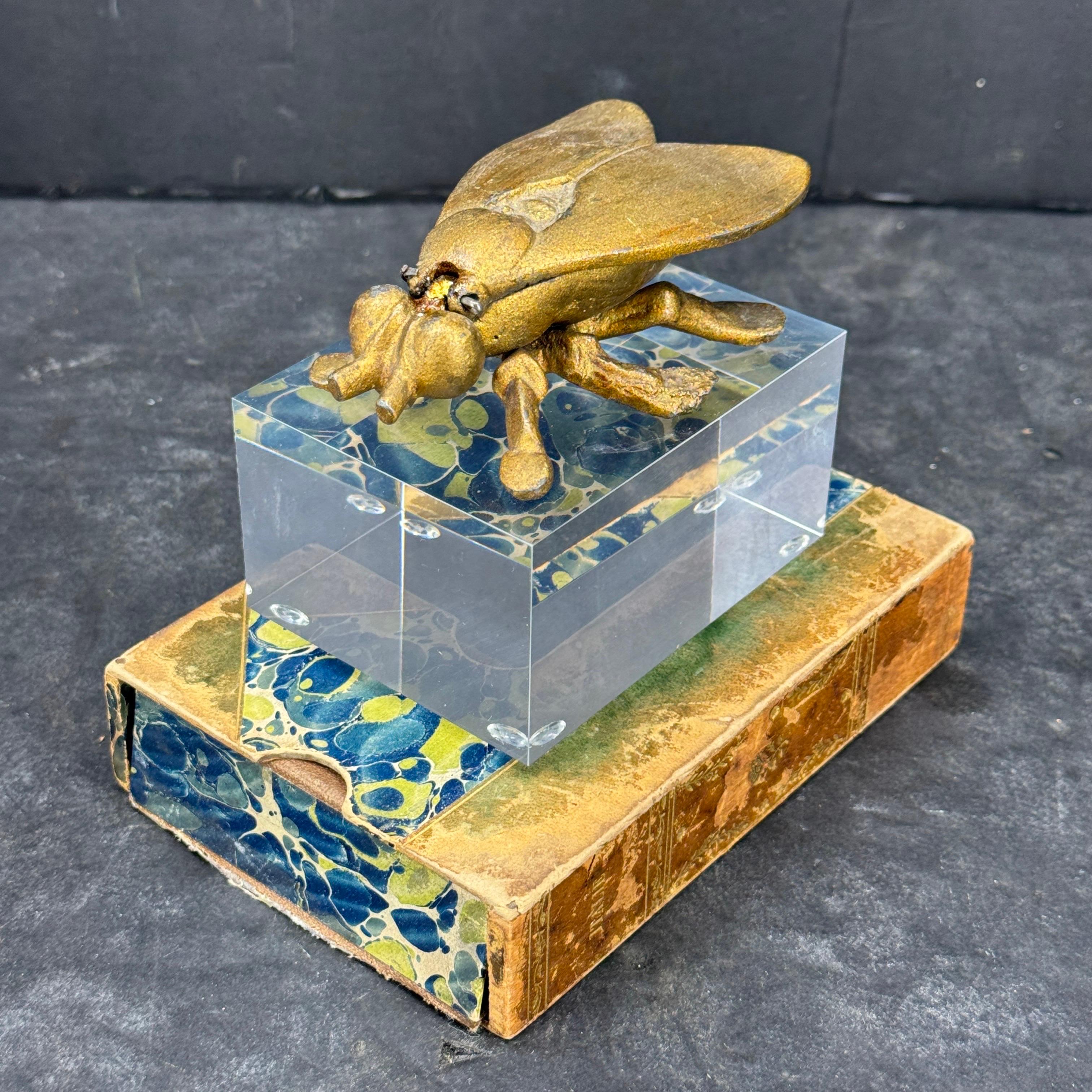 Trinket pour bijoux du milieu du siècle, salière et poivrière sur base en Lucite en vente 11