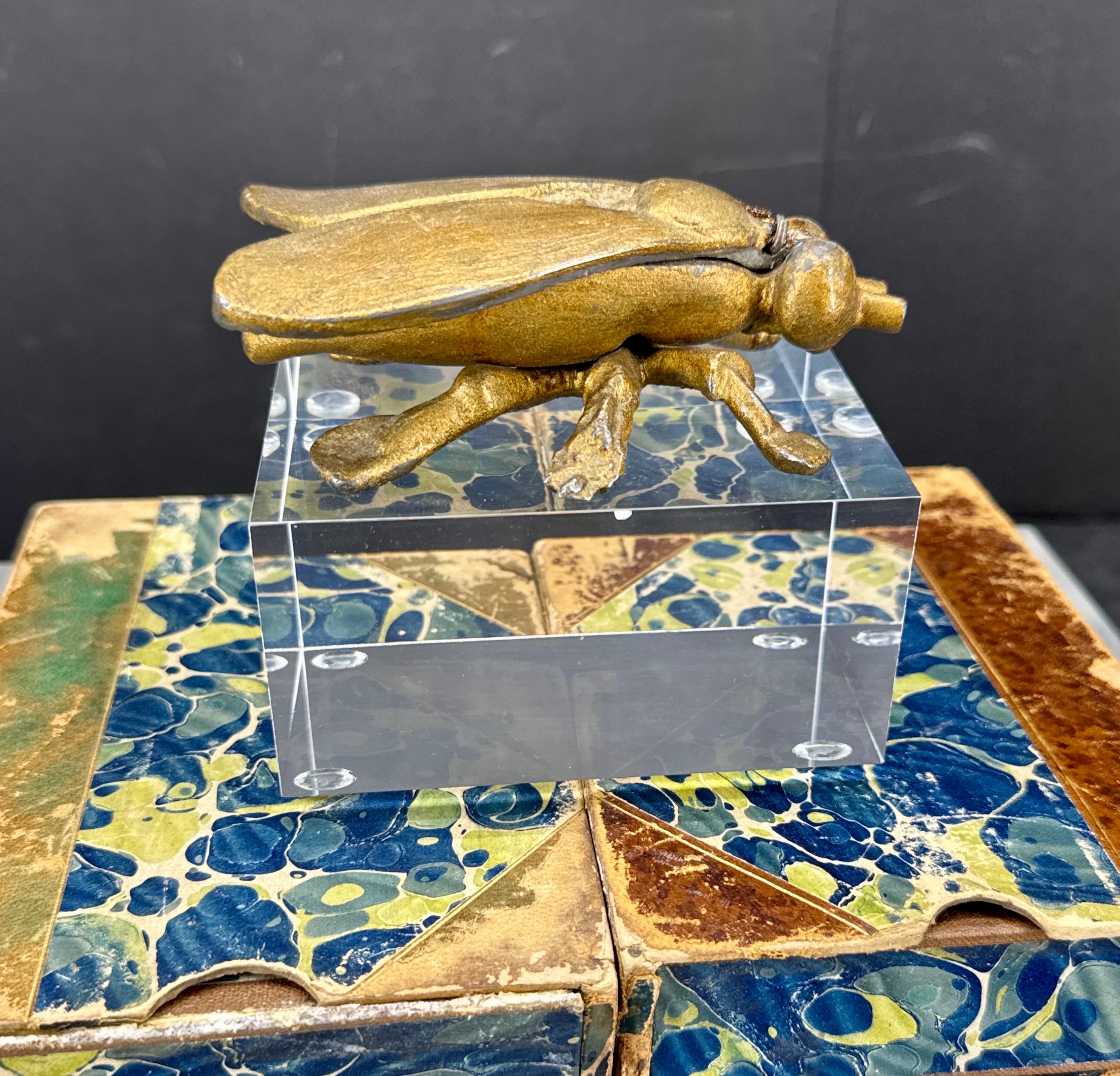 Trinket pour bijoux du milieu du siècle, salière et poivrière sur base en Lucite en vente 12