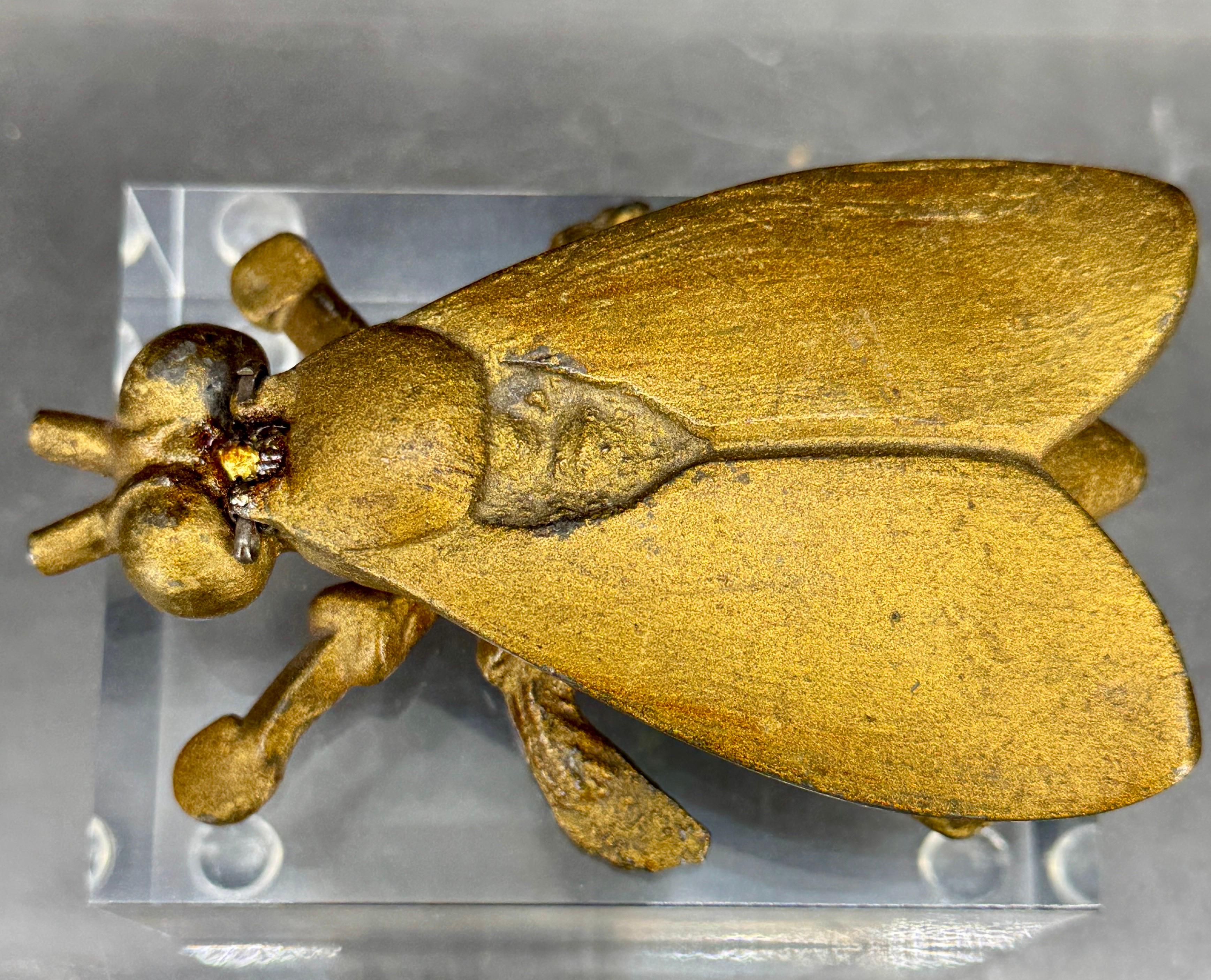 Moulage Trinket pour bijoux du milieu du siècle, salière et poivrière sur base en Lucite en vente