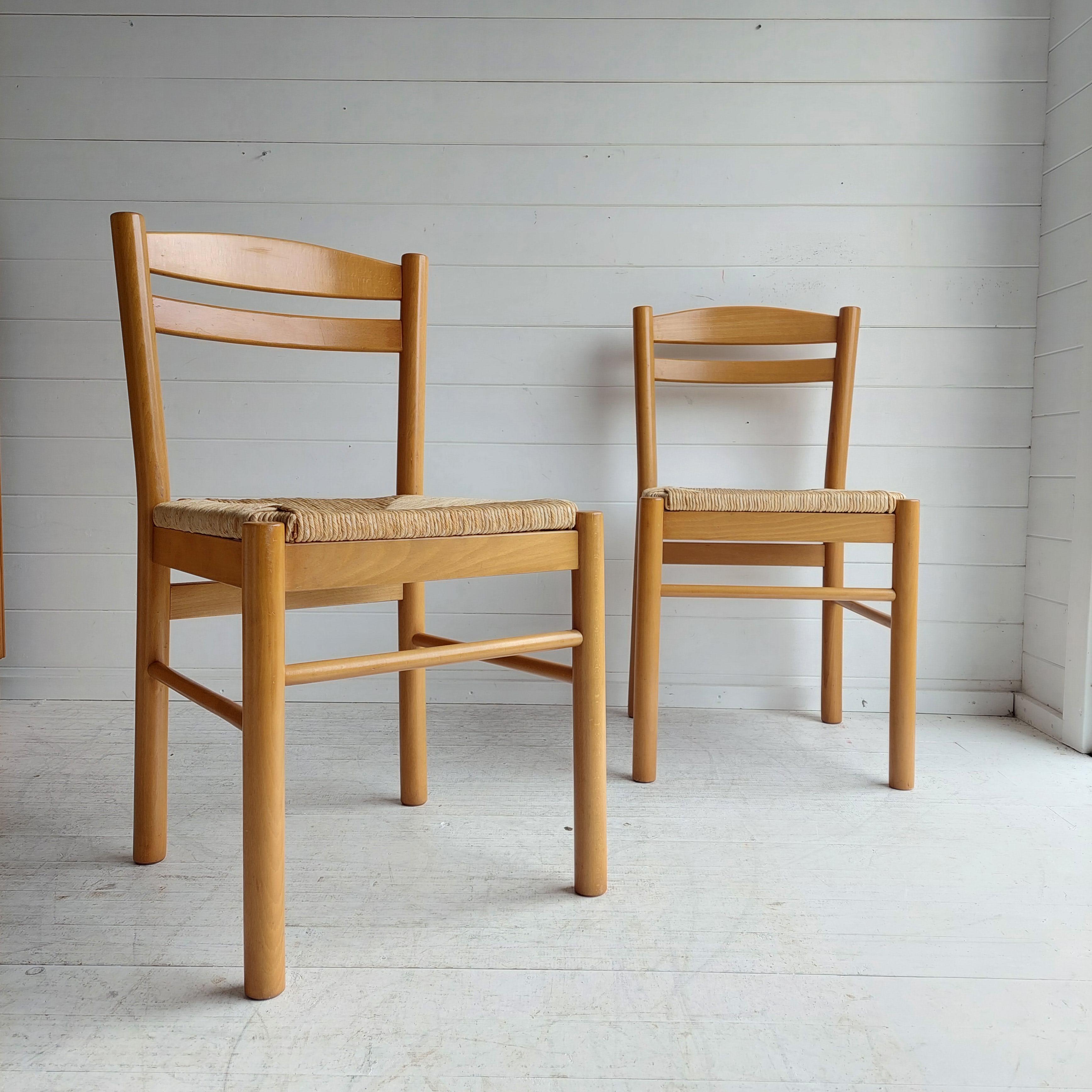 Gorgeous,  dining kitchen chairs in the style of Vico Magistretti. 
Most probably made in Italy.
Beautiful and elegant wood and rush Mid-Century-Modern design.
Nice and simple design. 
Would fit well in a natural soft interior with nude tones and