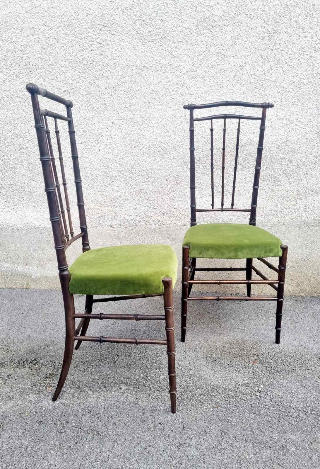 Pareja de sillas auxiliares de mediados de siglo
De madera de haya y terciopelo
Muy ligero
Chiavari