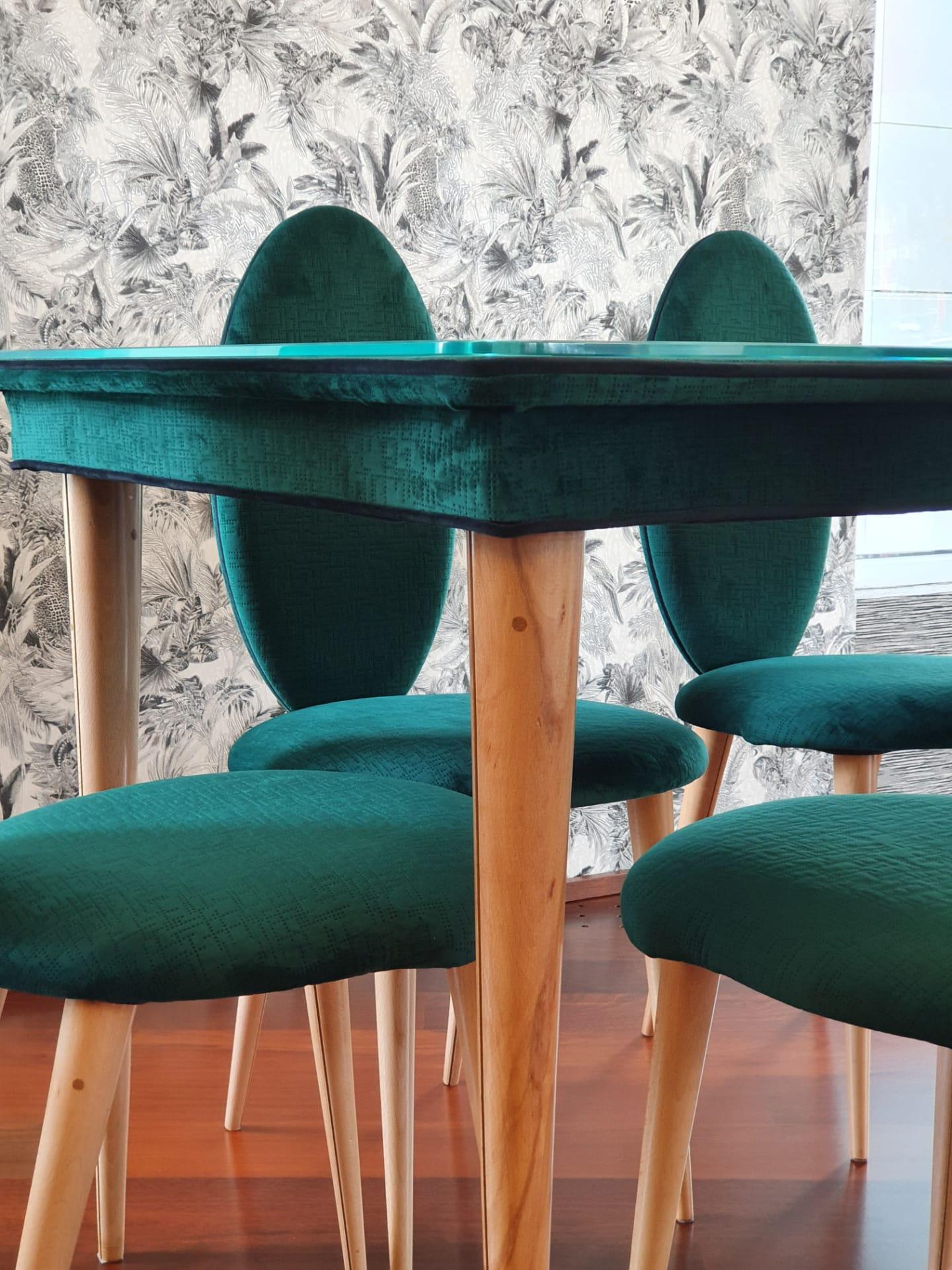 Table de salle à manger et six chaises du milieu du siècle dernier en bois de hêtre et tissu par Umberto Mascagni Bon état à Matosinhos, PT