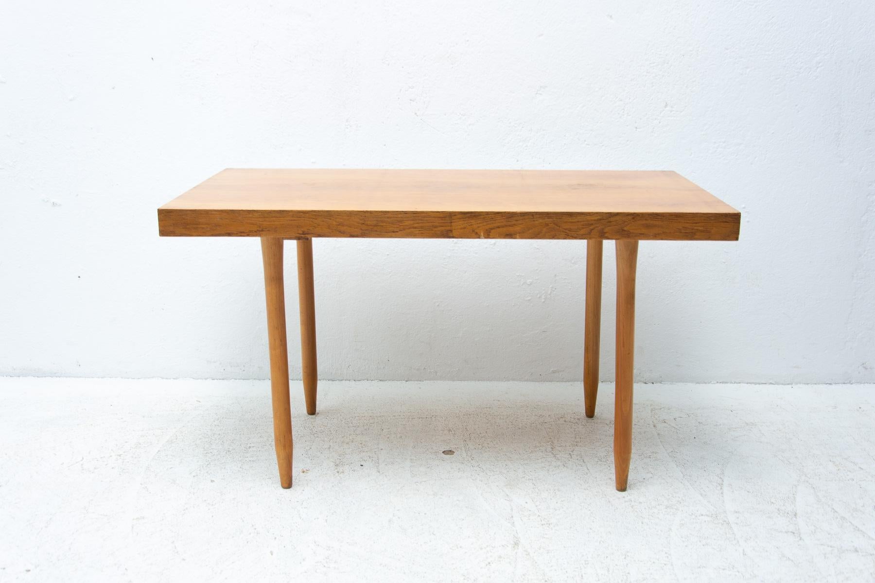 Mid Century Beech Wood Central Table, 1960´s, Czechoslovakia For Sale 5