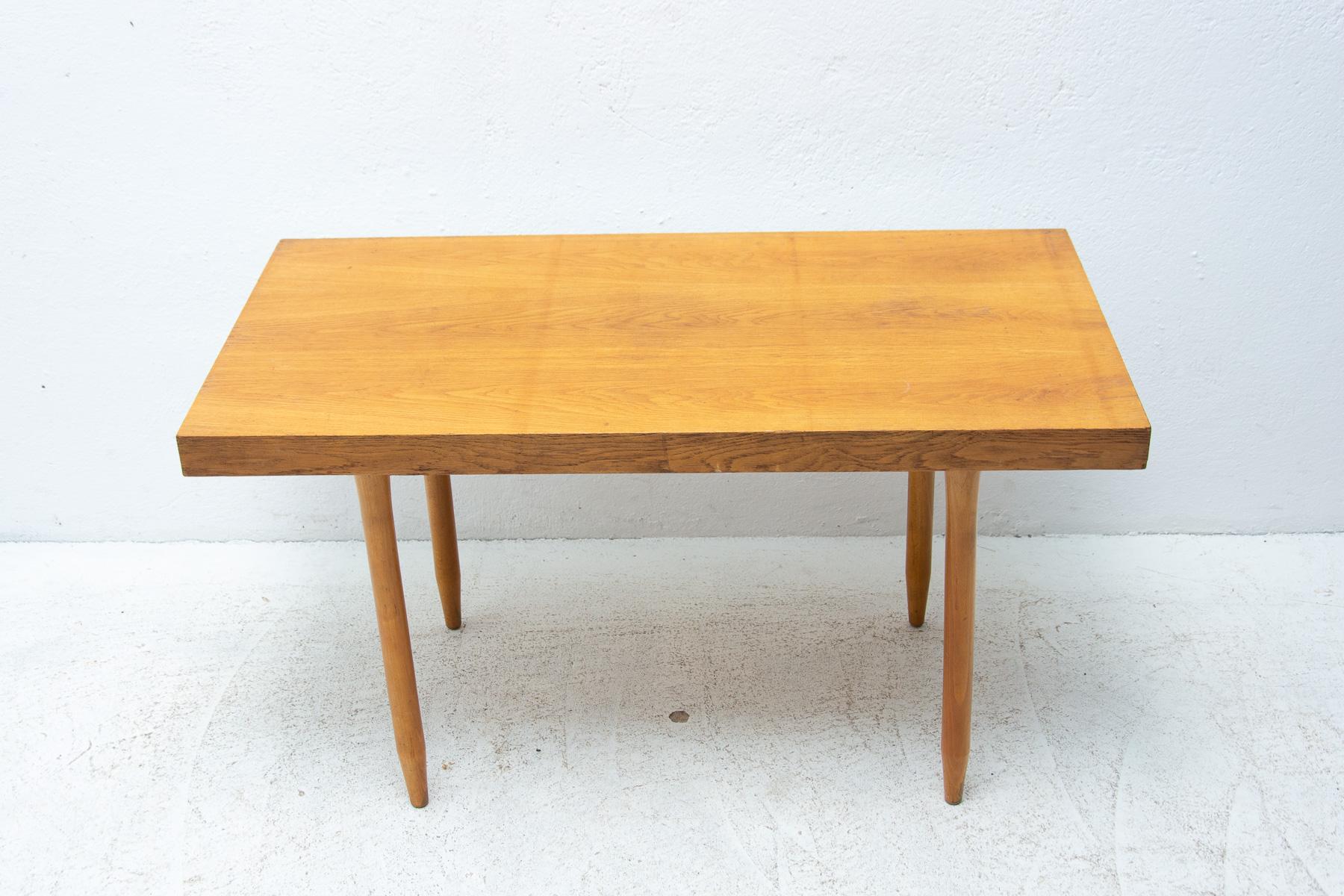 Mid Century Beech Wood Central Table, 1960´s, Czechoslovakia For Sale 6