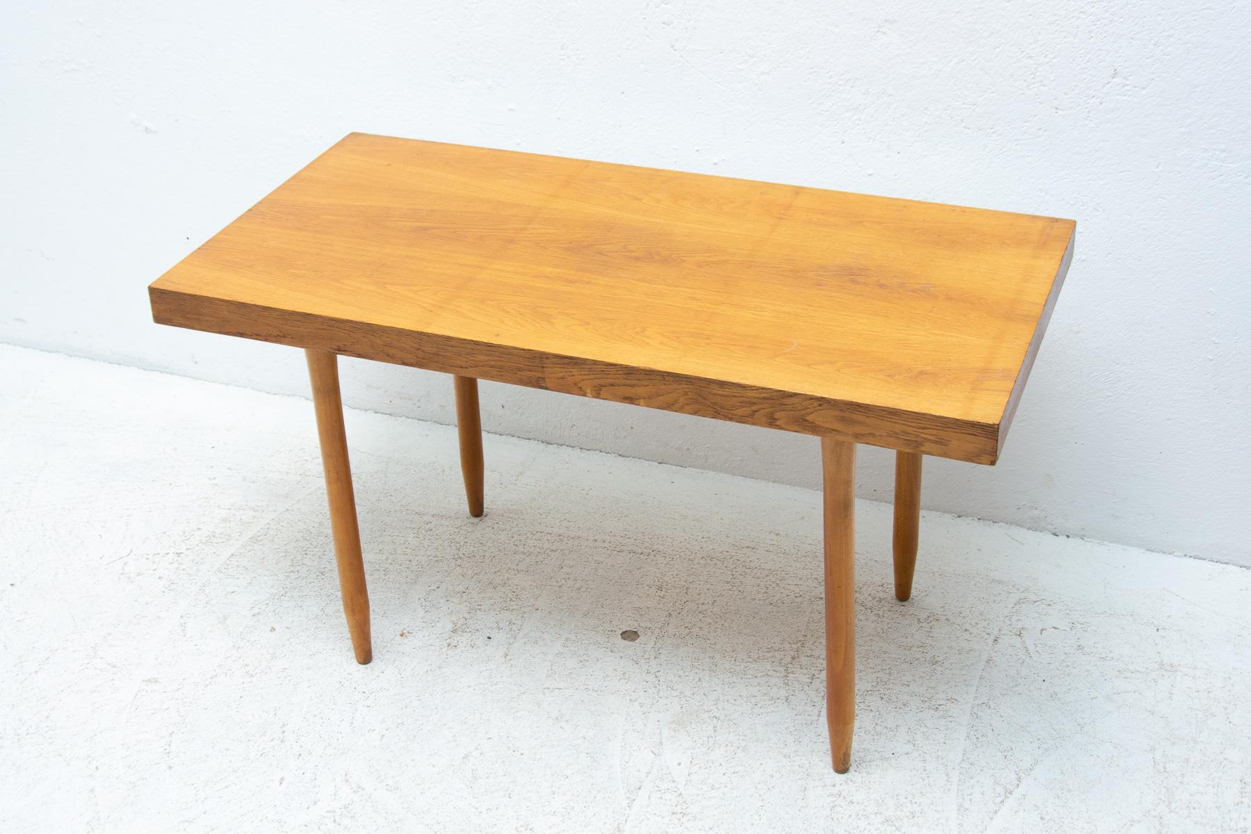 Mid Century Beech Wood Central Table, 1960´s, Czechoslovakia For Sale 7