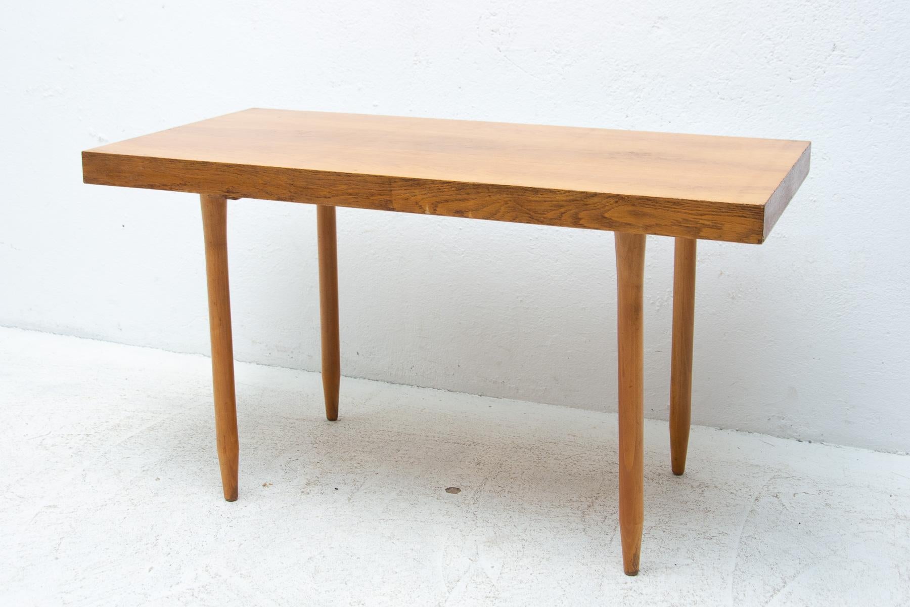 Mid Century Beech Wood Central Table, 1960´s, Czechoslovakia For Sale 8