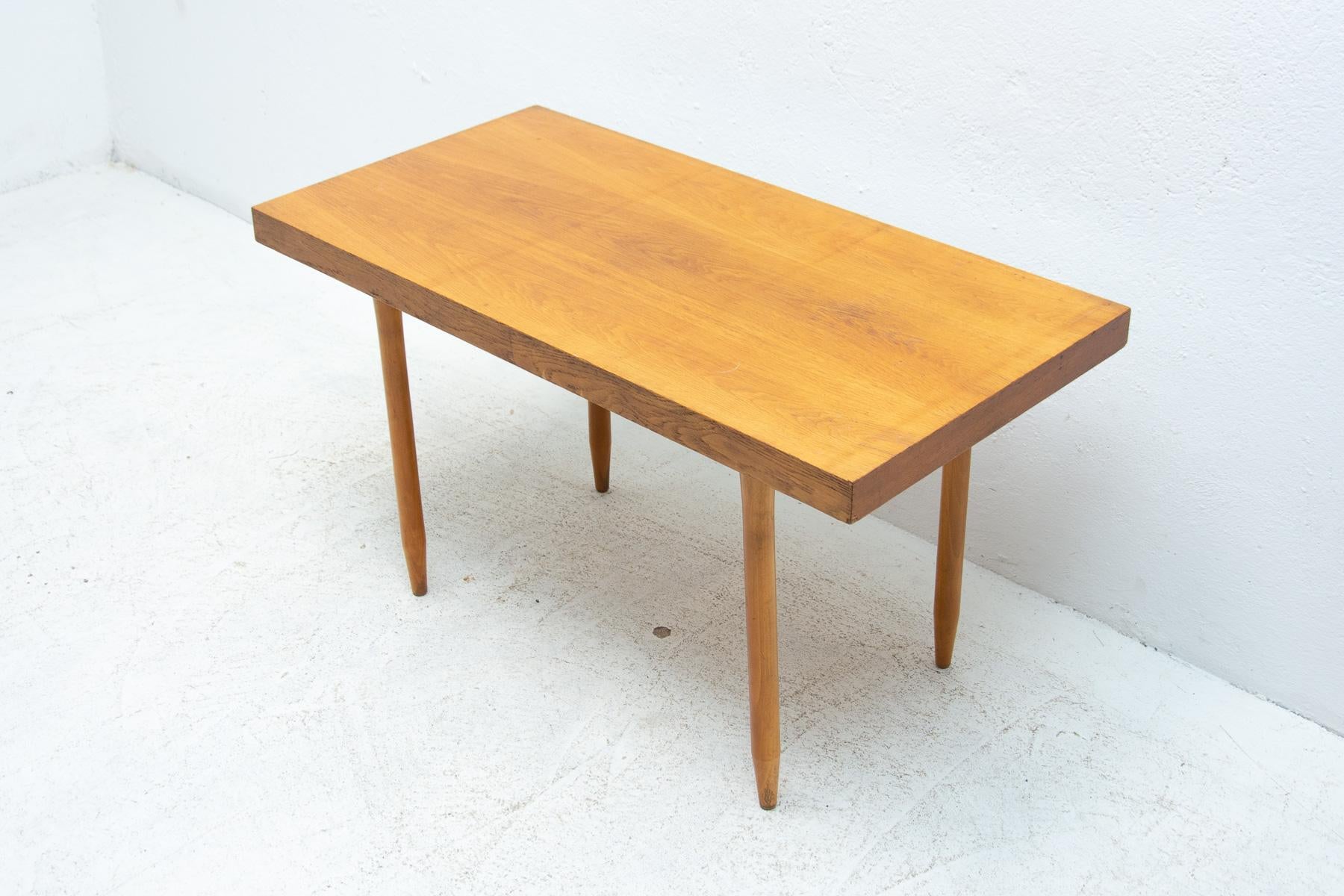 Mid Century Beech Wood Central Table, 1960´s, Czechoslovakia For Sale 9