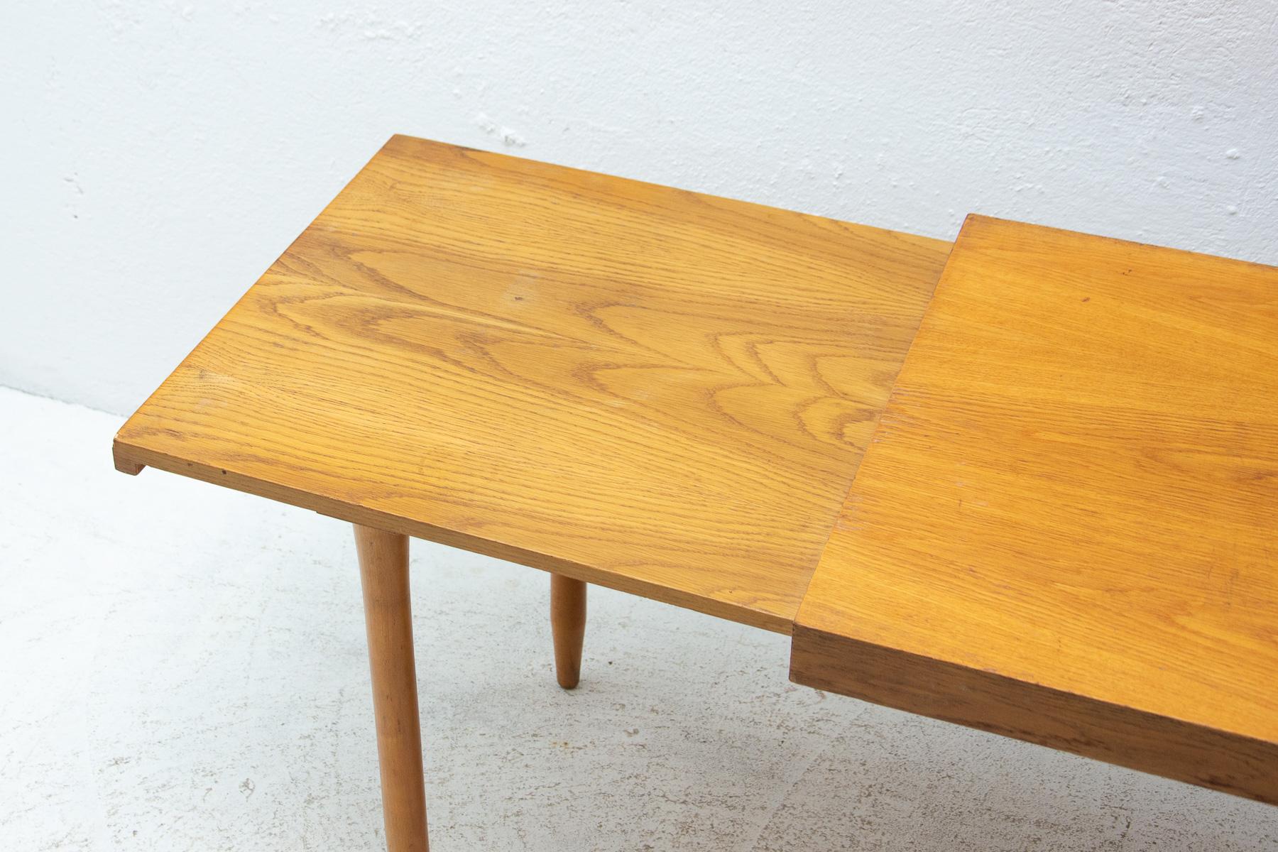 Mid Century Beech Wood Central Table, 1960´s, Czechoslovakia For Sale 1