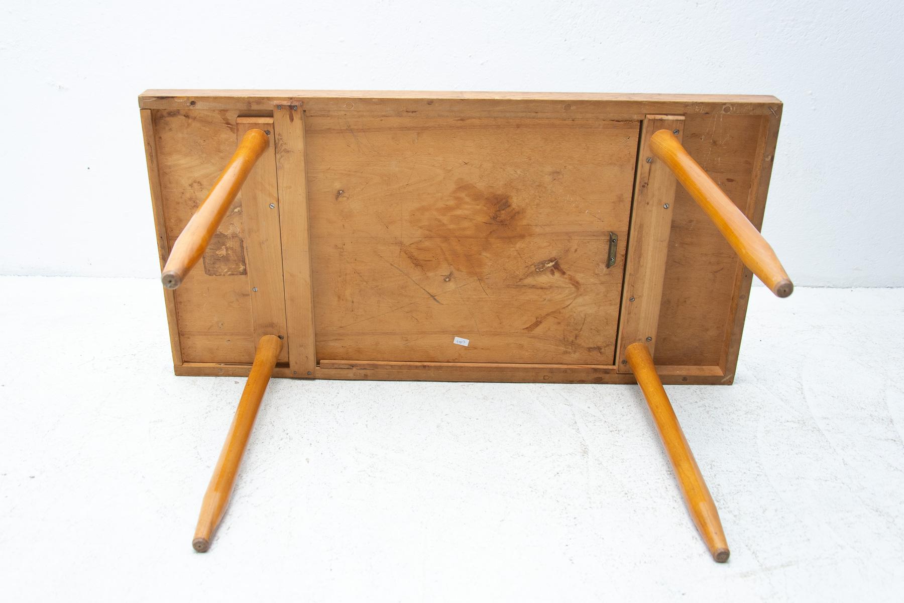 Mid Century Beech Wood Central Table, 1960´s, Czechoslovakia For Sale 3