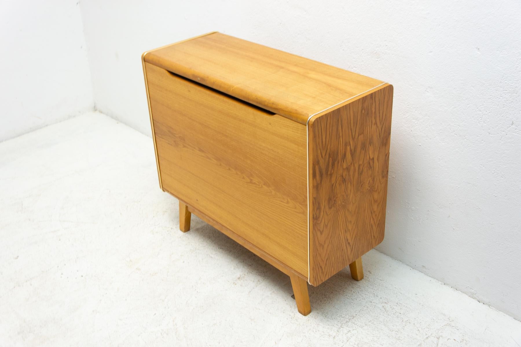 Mid-Century Modern Midcentury Beechwood Dresser by Bohumil Landsman, 1960s, Czechoslovakia For Sale
