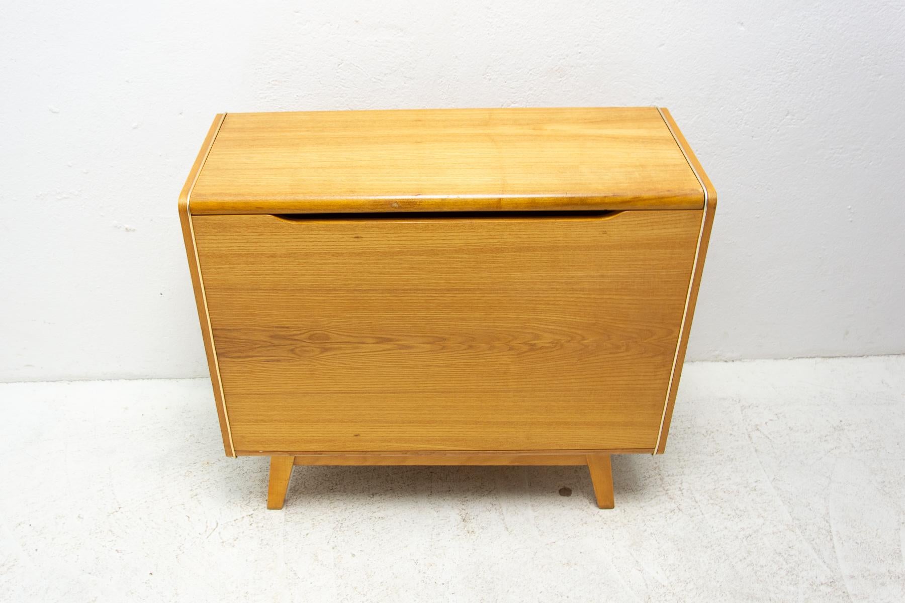 20th Century Midcentury Beechwood Dresser by Bohumil Landsman, 1960s, Czechoslovakia For Sale