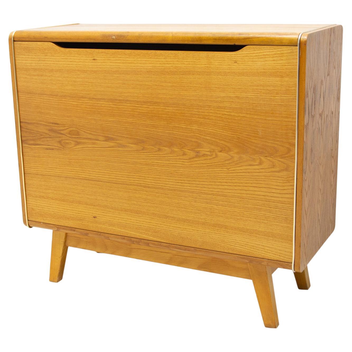 Commode en hêtre du milieu du siècle par Bohumil Landsman, années 1960, Tchécoslovaquie en vente