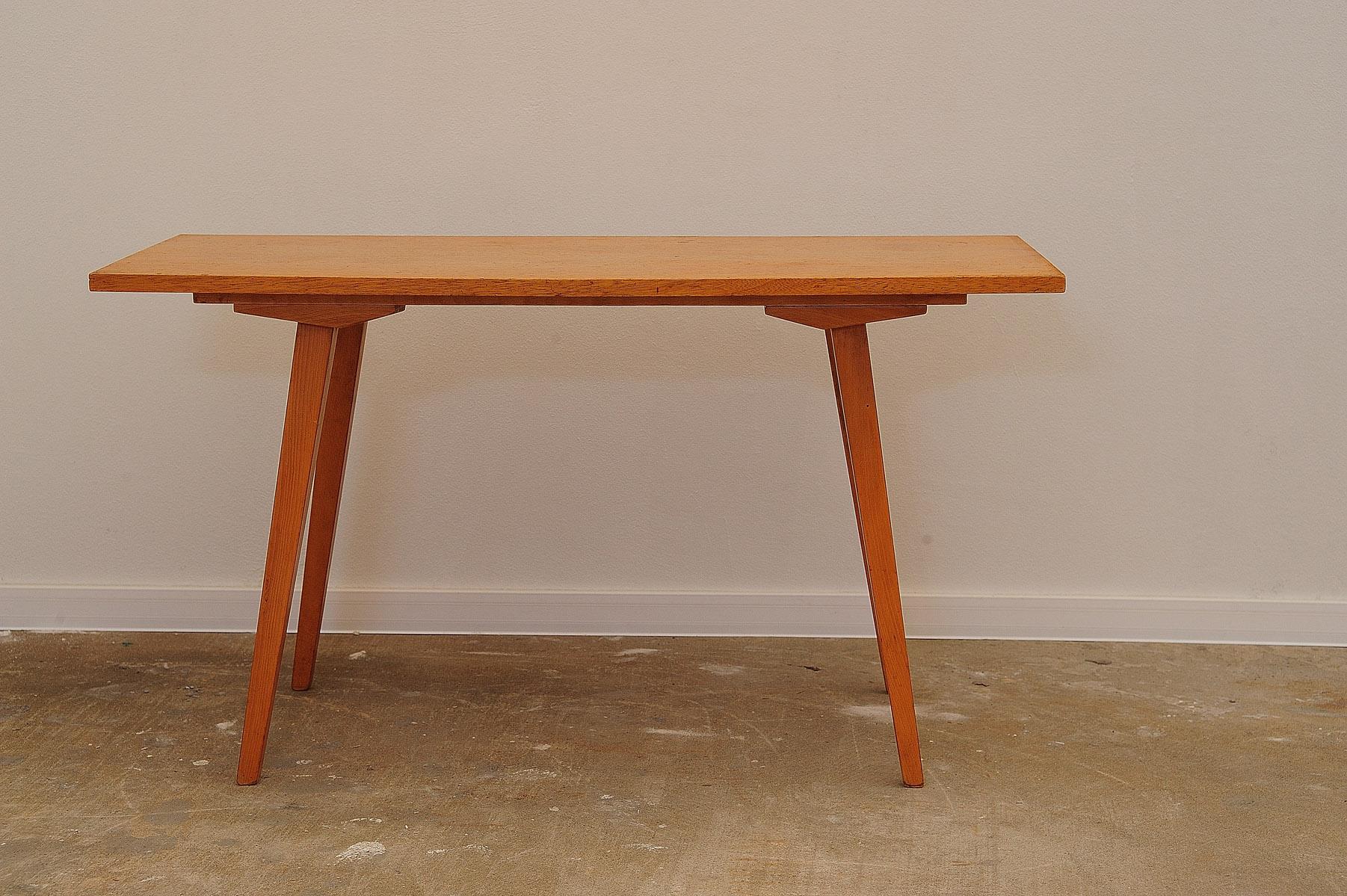Mid century beechwood coffee table by Tatra nabytok, 1960´s, Czechoslovakia For Sale 1