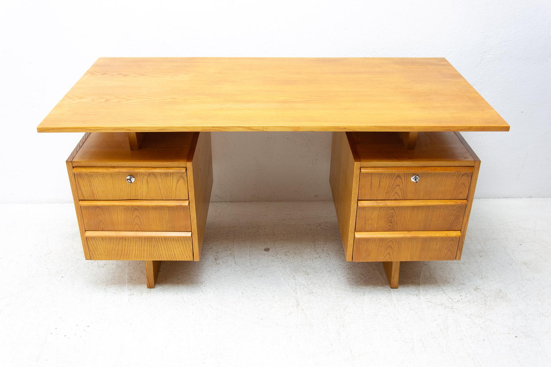  Mid century beechwood writing desk, 1970´s, Czechoslovakia For Sale 1