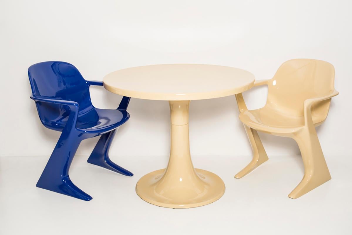 Lacquered Midcentury Beige and Blue Kangaroo Chairs and Table Ernst Moeckl, Germany, 1968 For Sale