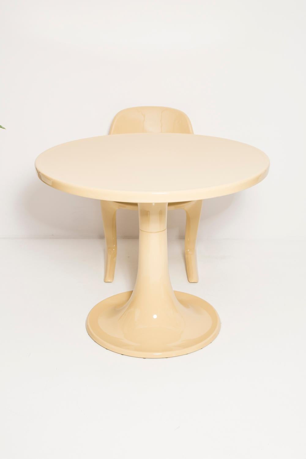 20th Century Midcentury Beige and Blue Kangaroo Chairs and Table Ernst Moeckl, Germany, 1968 For Sale