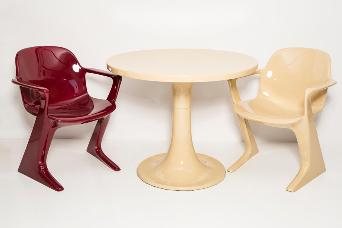 Midcentury Beige and Red Kangaroo Chairs and Table Ernst Moeckl, Germany, 1968 In Excellent Condition For Sale In 05-080 Hornowek, PL