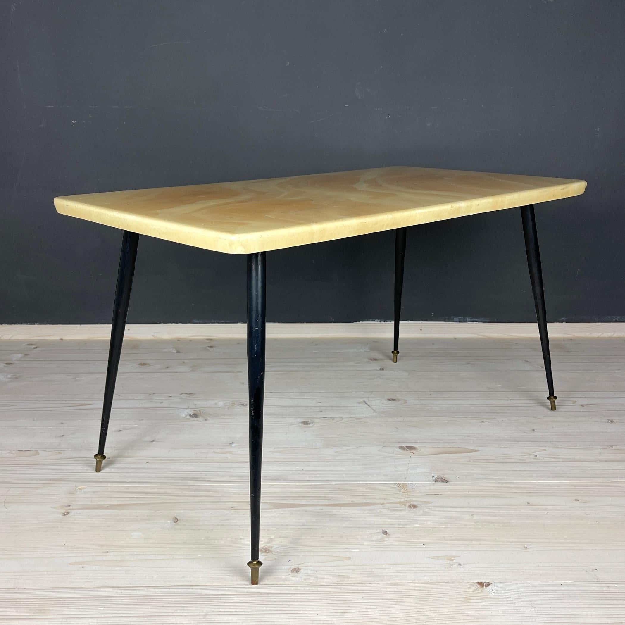 Midcentury Beige Coffee Table, Italy, 1950s In Good Condition For Sale In Miklavž Pri Taboru, SI