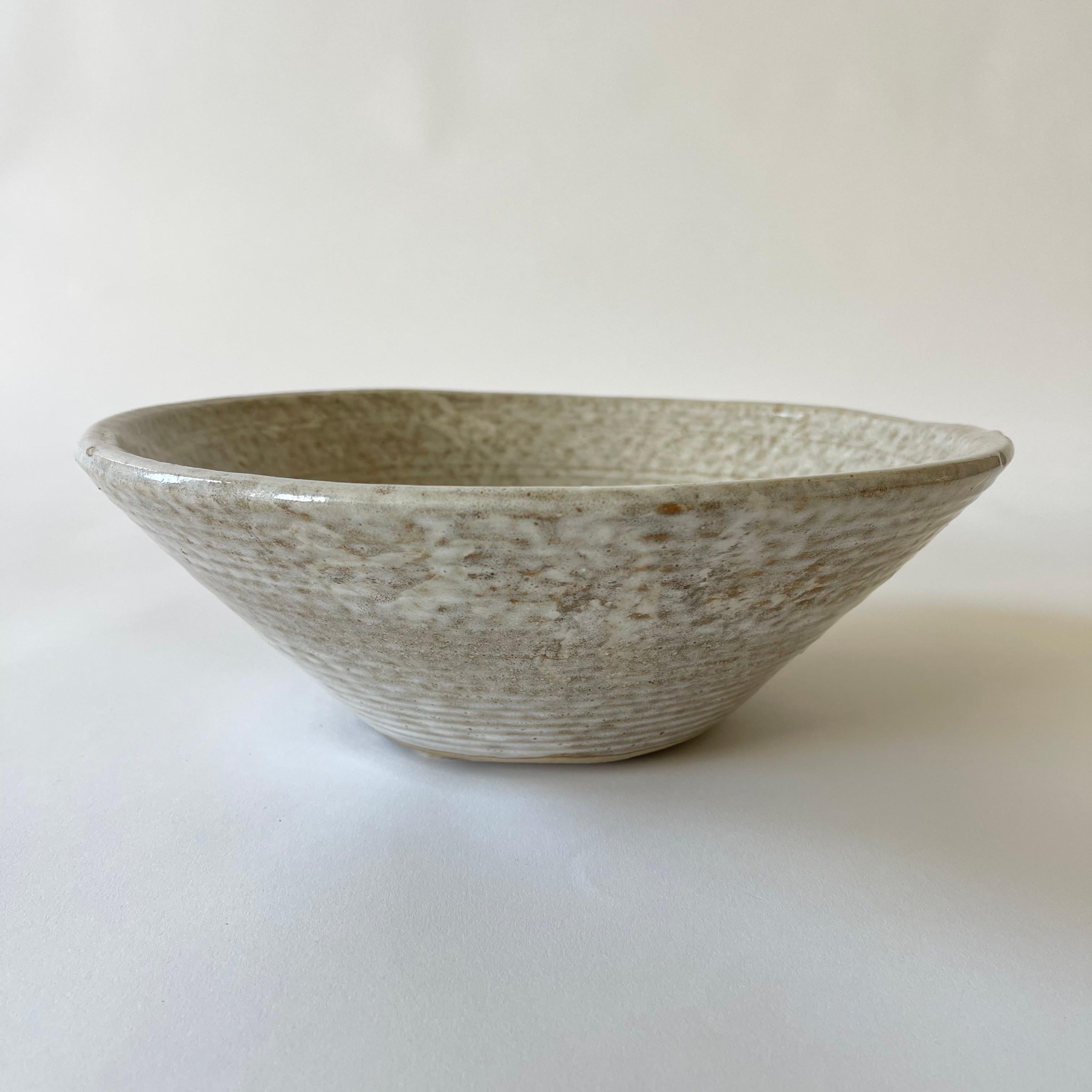 Cuenco de cerámica Studio Pottery esmaltado en beige de mediados de siglo, años 60 Glaseado en venta