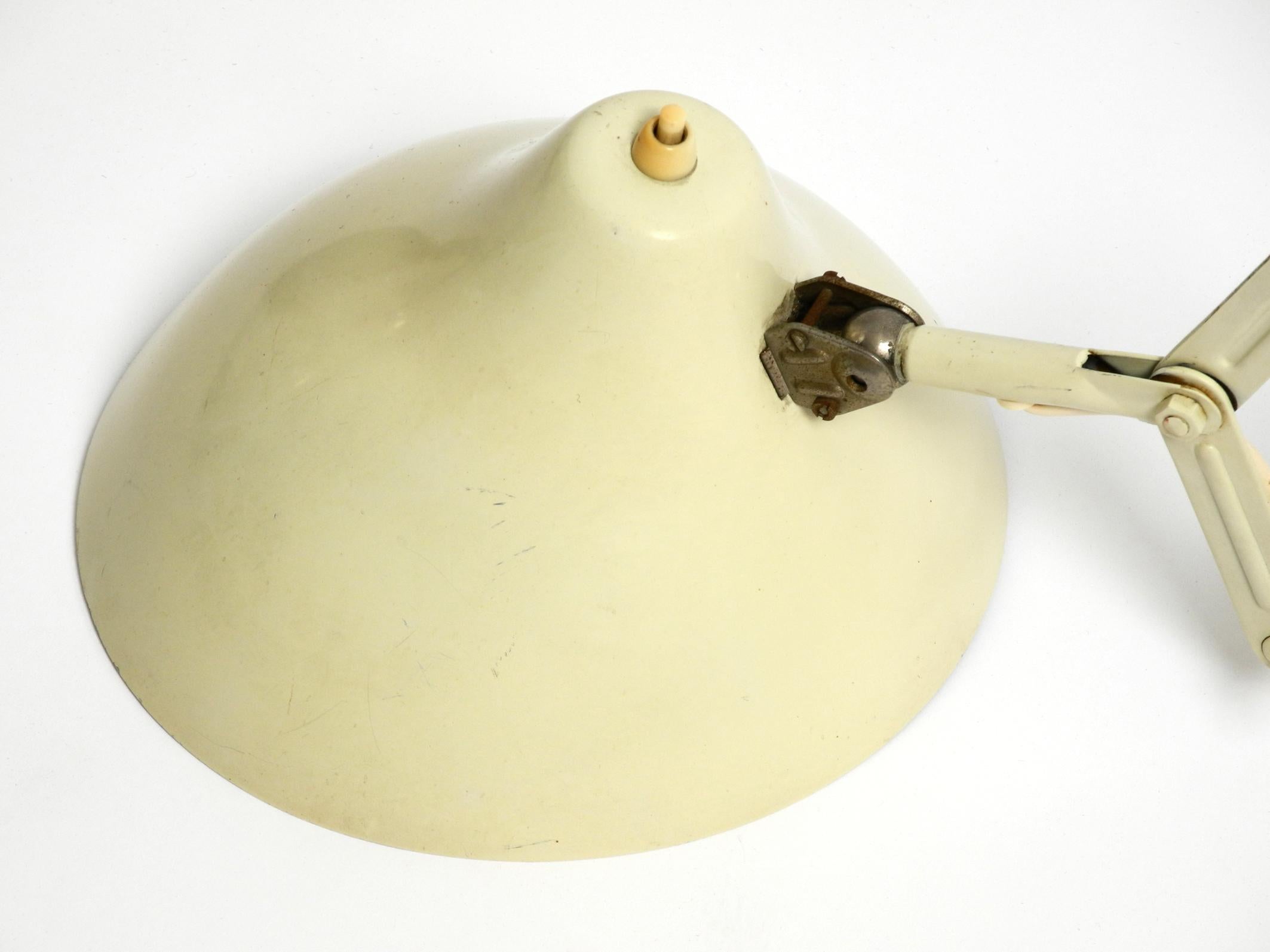 Métal Lampe industrielle beige du milieu du siècle, pliable et extensible, à ciseaux, de SIS en vente
