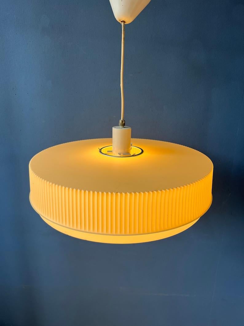 Beige lampion space age pendant lamp. The lamp is made of synthetic material and has a mat beige surface. The lamp requires one E27/26 lightbulb.

Additional information:
Materials: Metal, plastic
Period: 1970s
Dimensions: ø 48 cm
Height (shade): 21