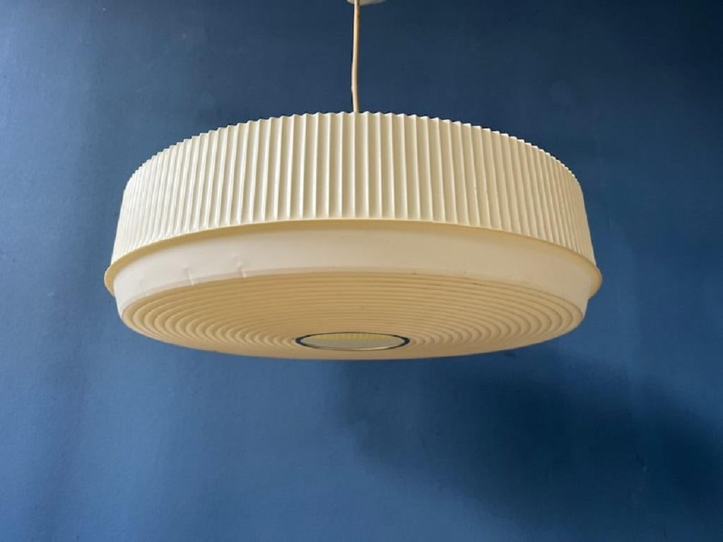 Lampe suspendue Lampion beige du milieu des années 1970 en vente 2