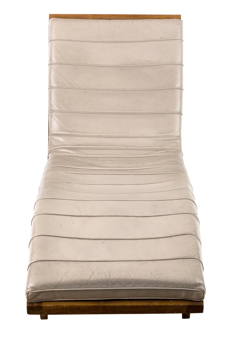 MidCentury Beige Leather Chaise Lounge, USA 1950s For Sale at 1stDibs