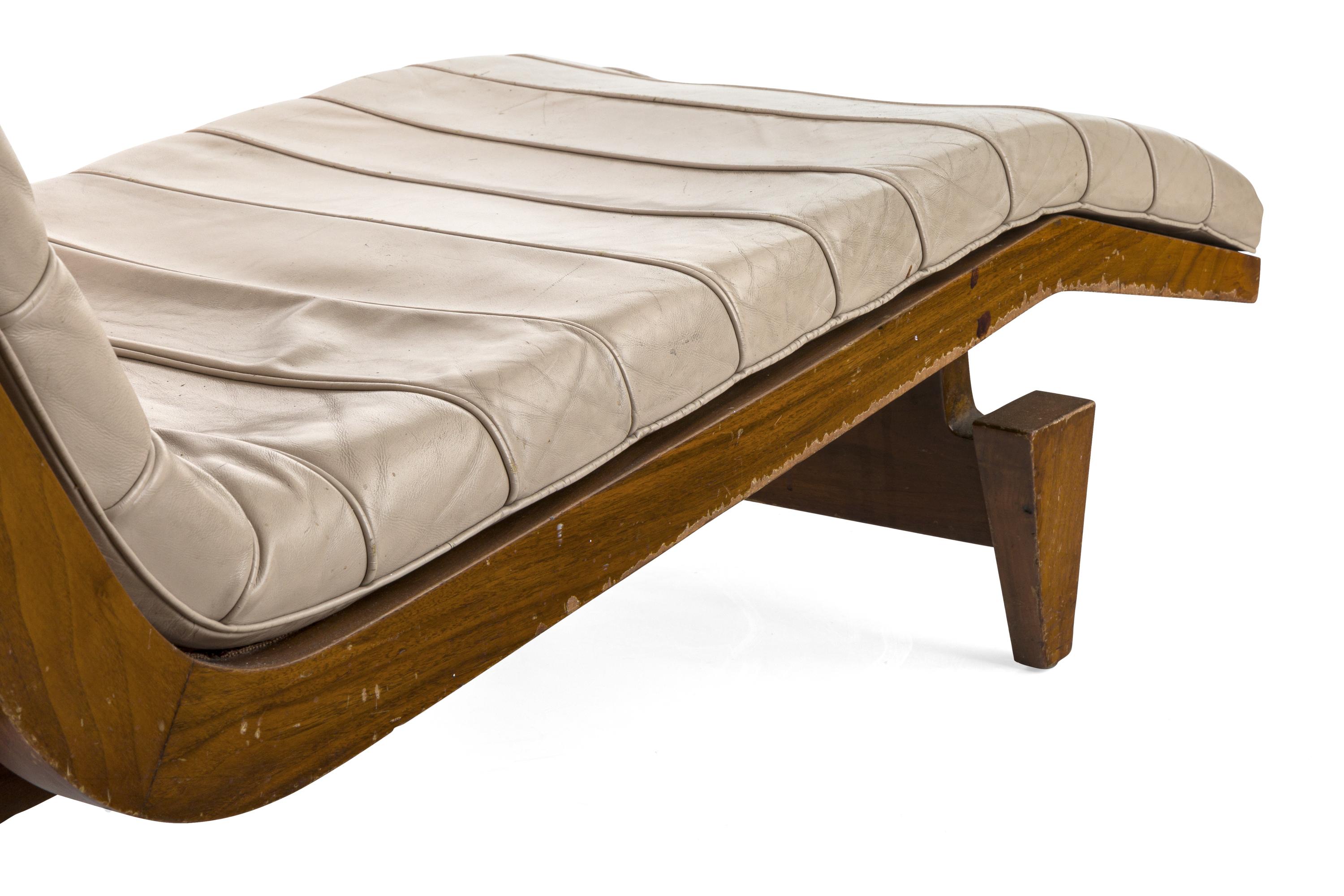 American Mid-Century Beige Leather Chaise Lounge, USA 1950s