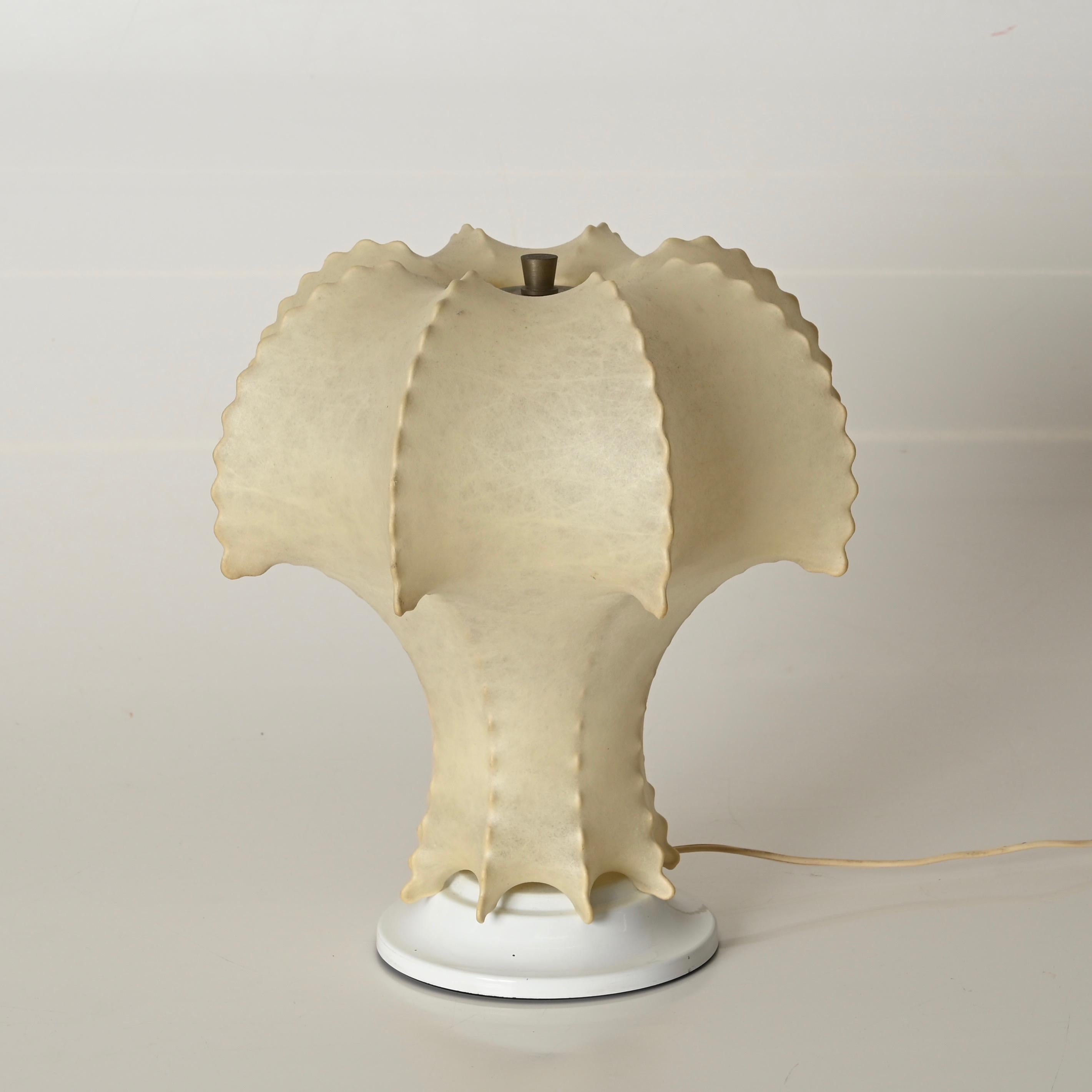 Marvelous mid-century palm cocoon table lamp in spectacular conditions, with no rips or stains. This incredibly charming and rare lamp was designed by Achille Castiglioni and produced in Italy during the 1960s.

This stunning cocoon has an amazing
