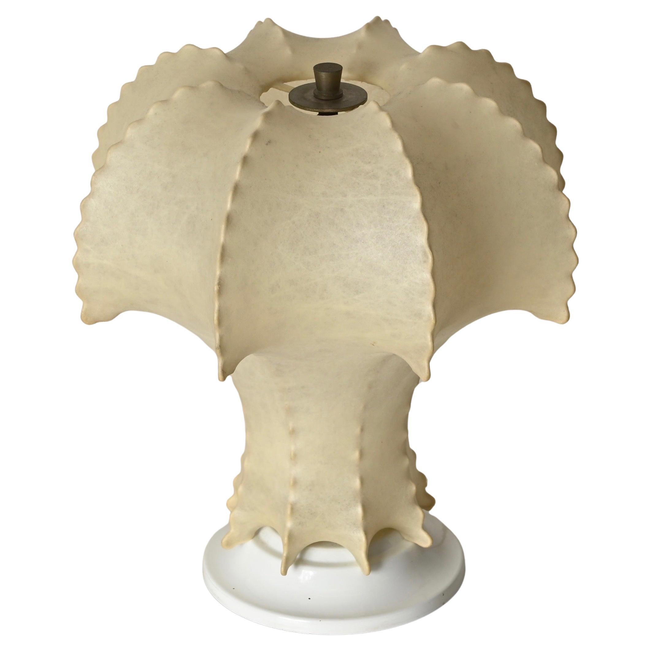 Lámpara de mesa Cocoon "Palm" beige de mediados de siglo by Castiglioni, Italia Años 60