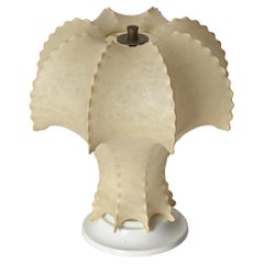 Lámpara de mesa Cocoon "Palm" beige de mediados de siglo by Castiglioni, Italia Años 60