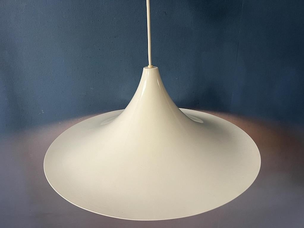 Space Age Lampada a sospensione a cappello da strega beige di metà secolo, anni '70 in vendita