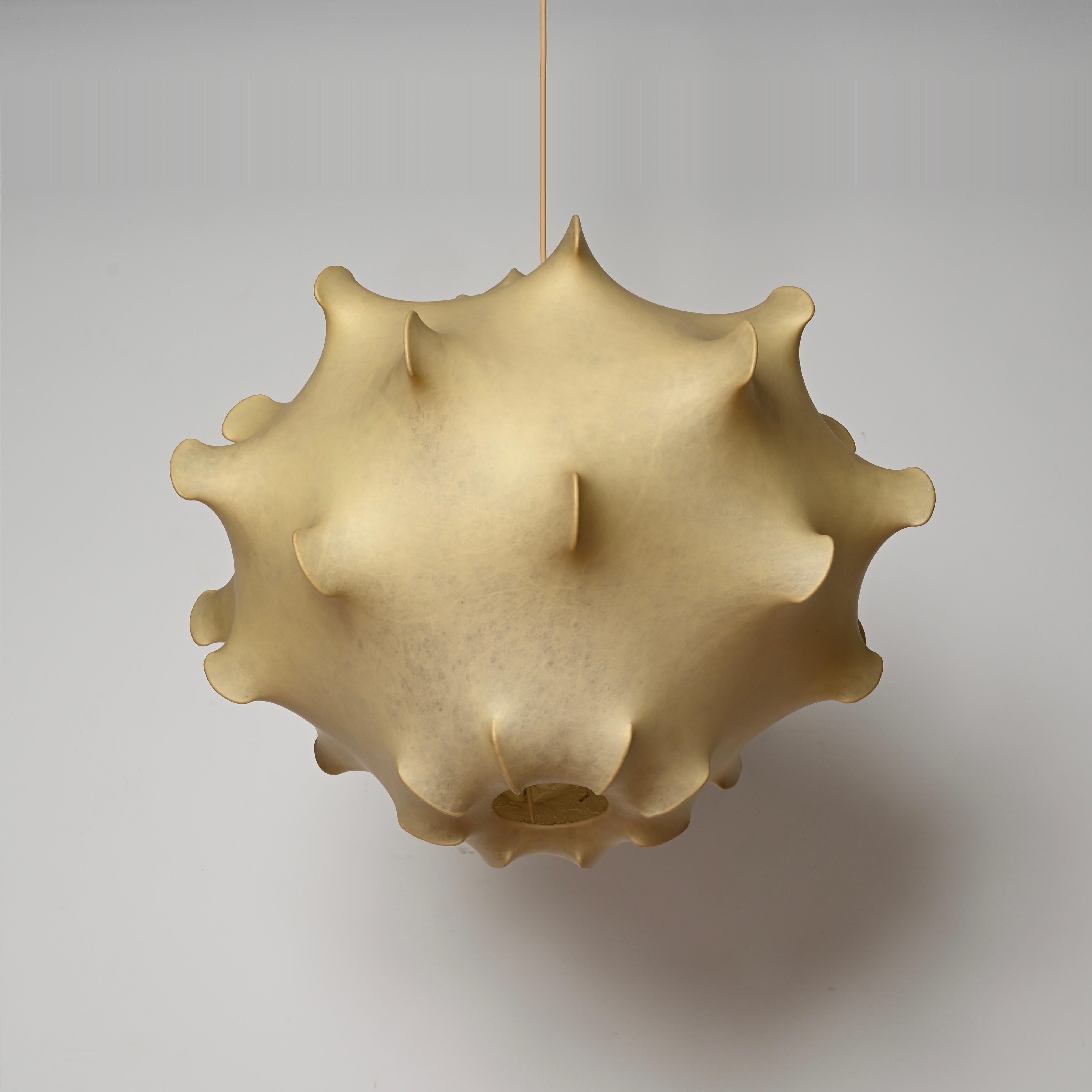 Metallo Ciondolo Taraxacum Cocoon beige di metà secolo di Castiglioni per Flos, Italia 1960