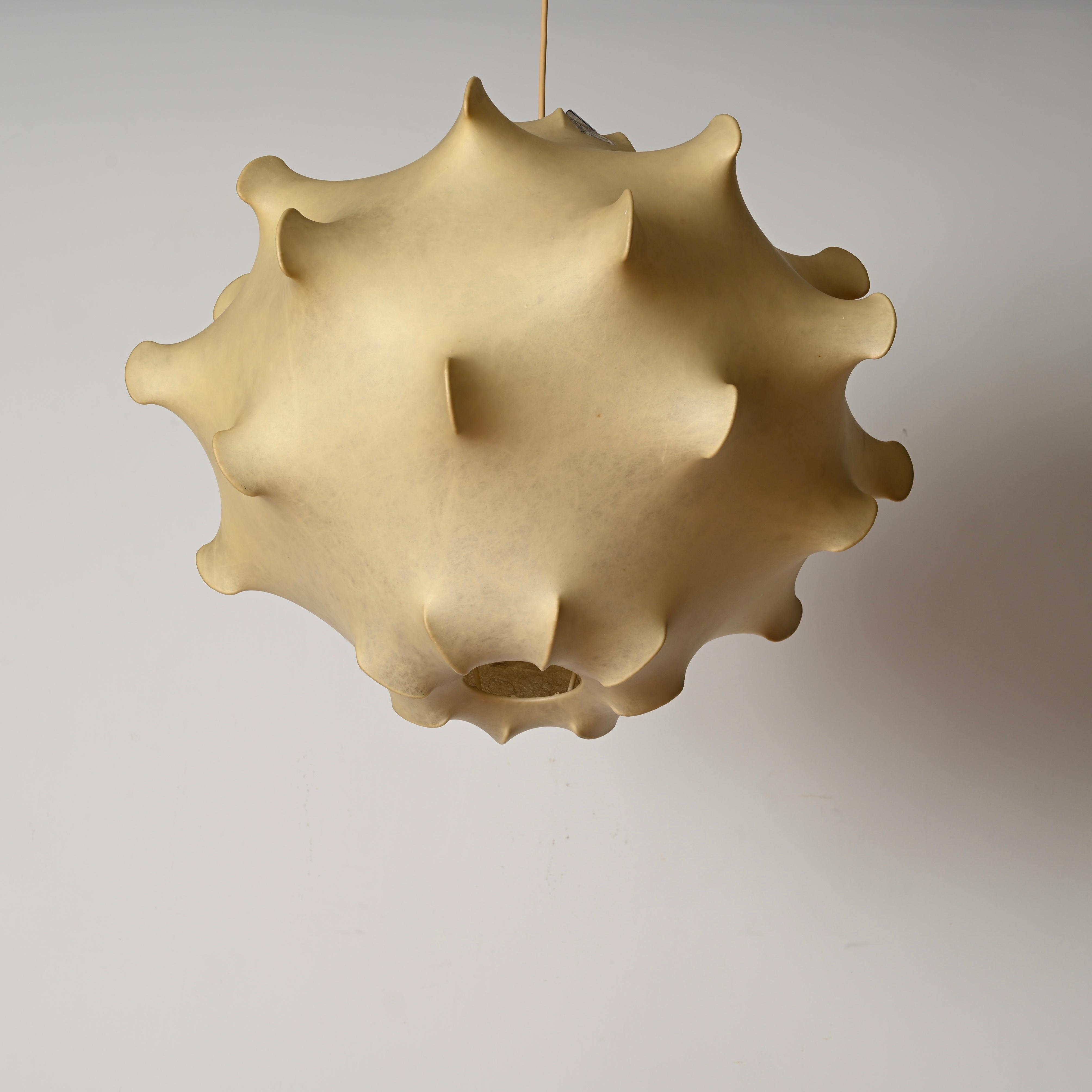 Ciondolo Taraxacum Cocoon beige di metà secolo di Castiglioni per Flos, Italia 1960 3