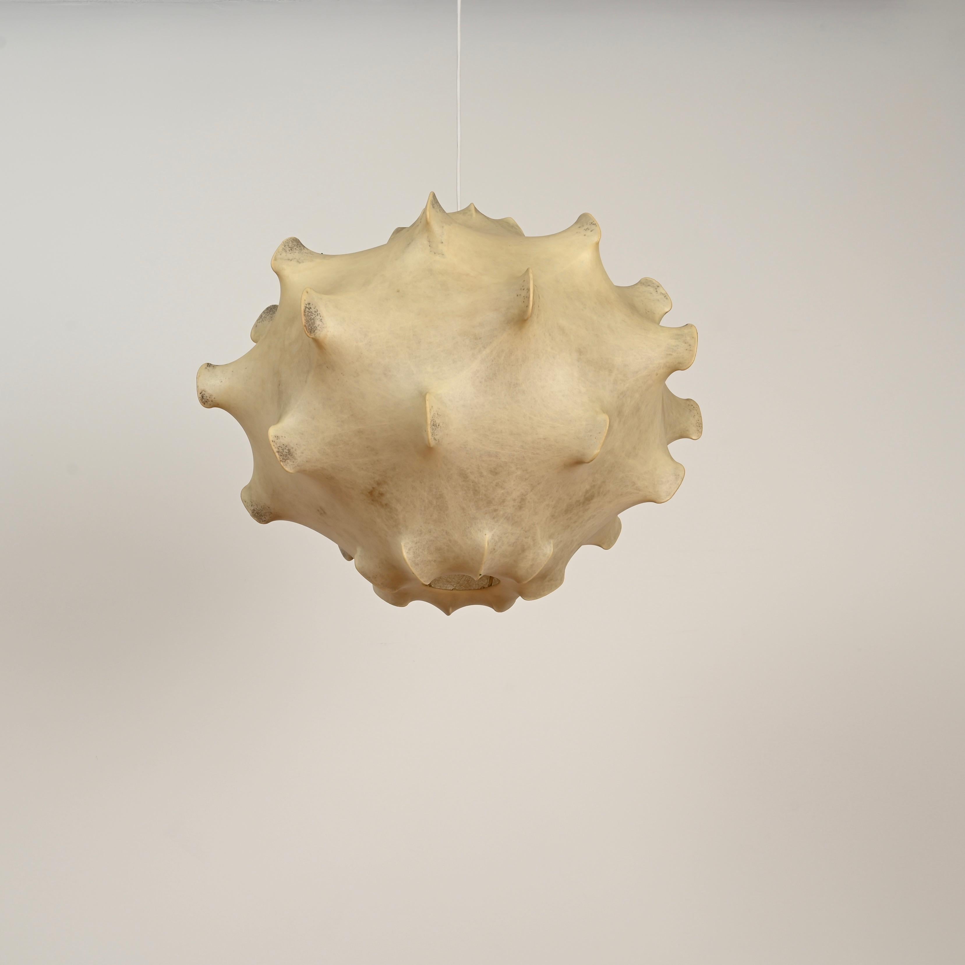 Beige Taraxacum- Kokon-Anhänger aus der Mitte des Jahrhunderts von Castiglioni für Flos, Italien 1960er Jahre im Angebot 2