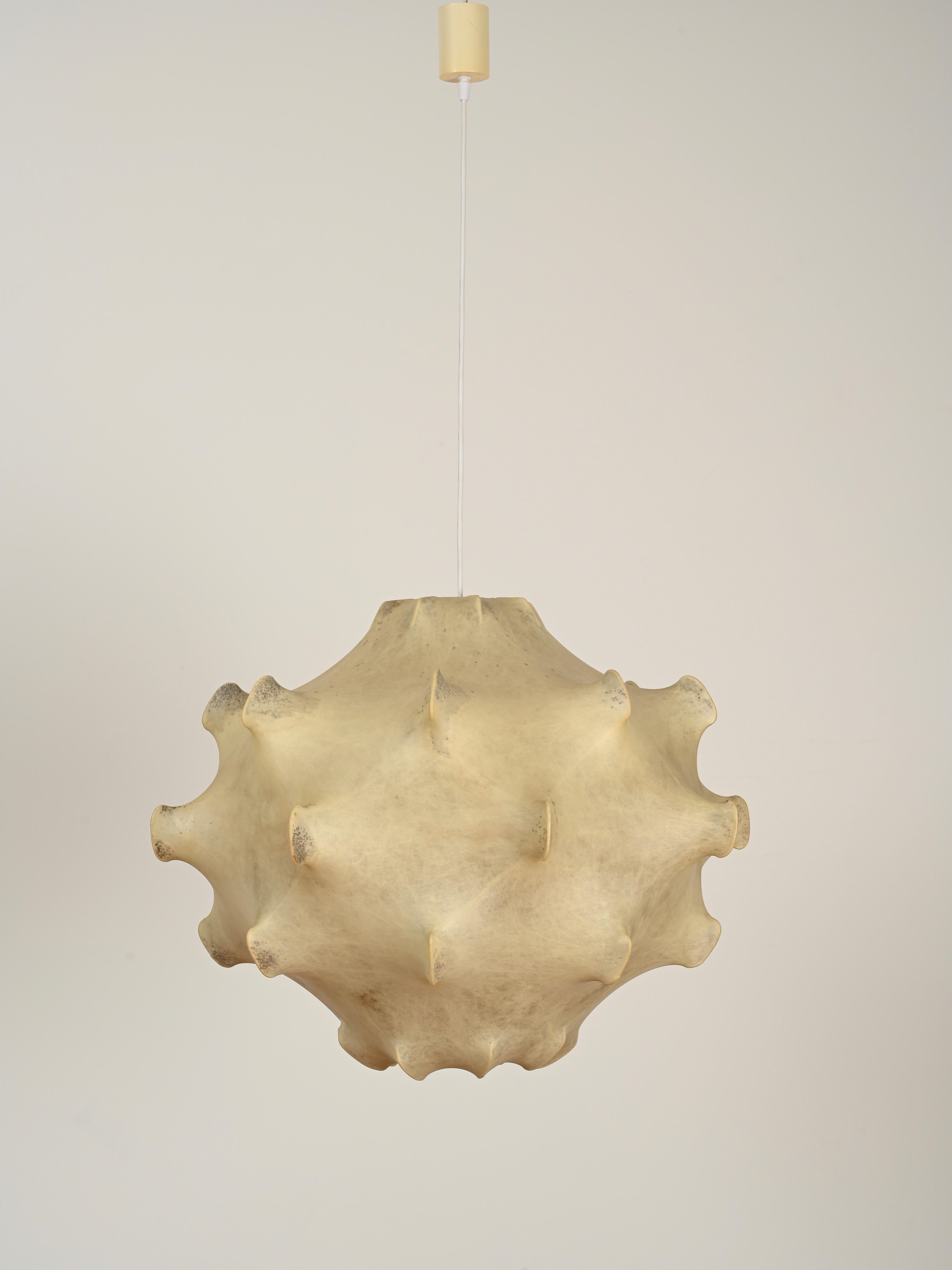 Beige Taraxacum- Kokon-Anhänger aus der Mitte des Jahrhunderts von Castiglioni für Flos, Italien 1960er Jahre im Angebot 1