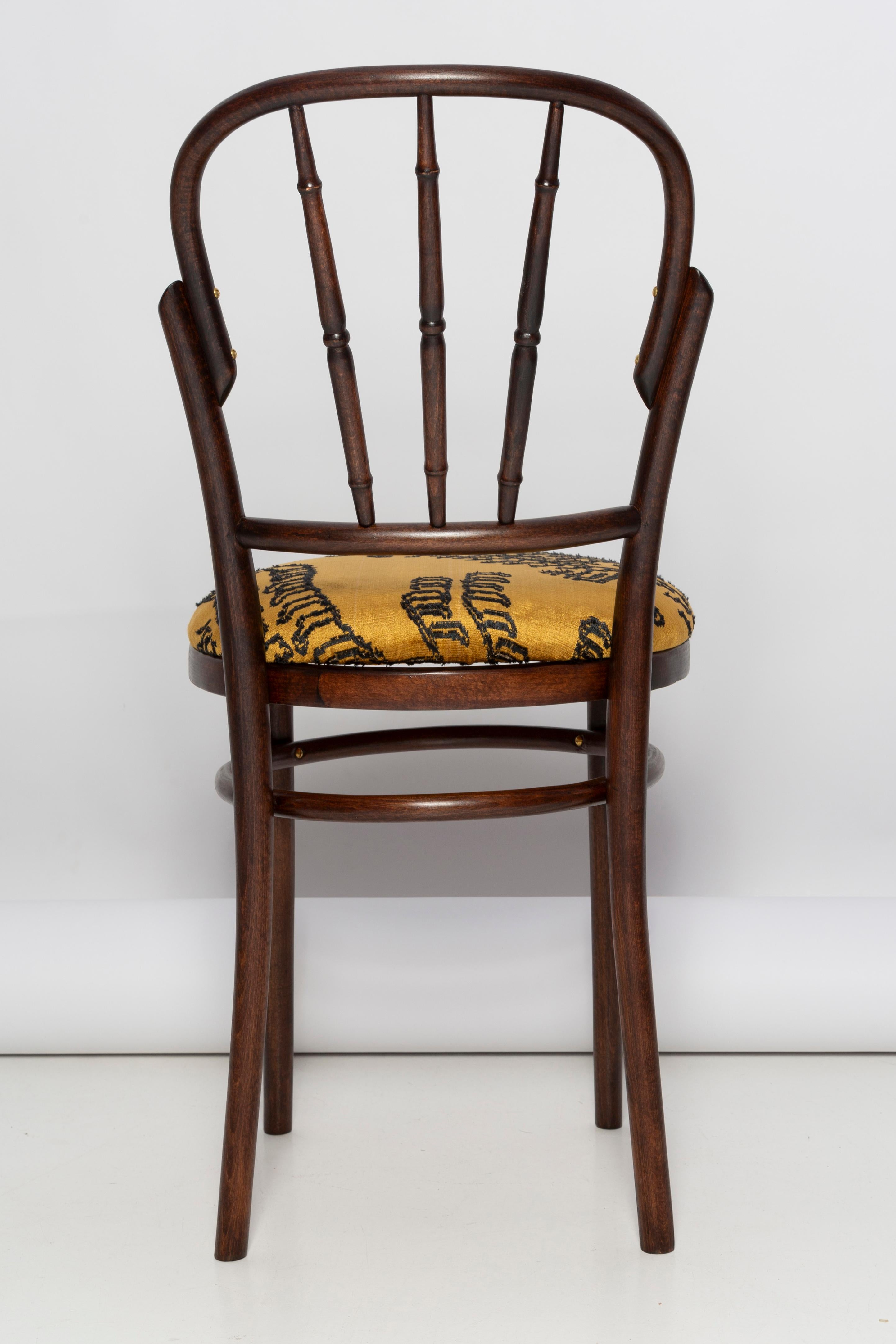 Mid Century Beige Tiger Dedar Velvet Vintage Chair, Fameg Factory, Poland, 1960s In Excellent Condition For Sale In 05-080 Hornowek, PL