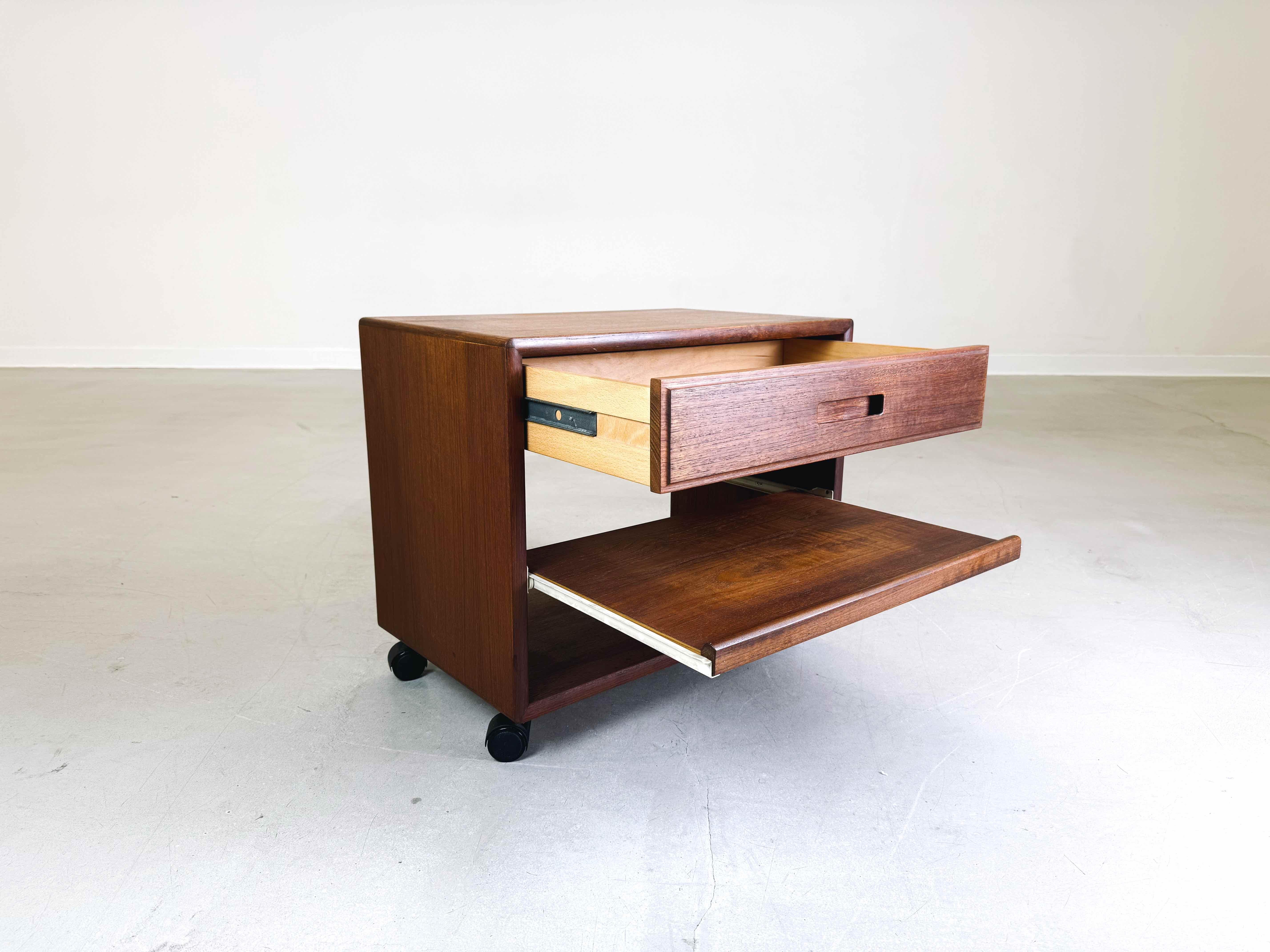 European Mid Century Beistelltisch rollbar Telefontisch Couchtisch danish Teak