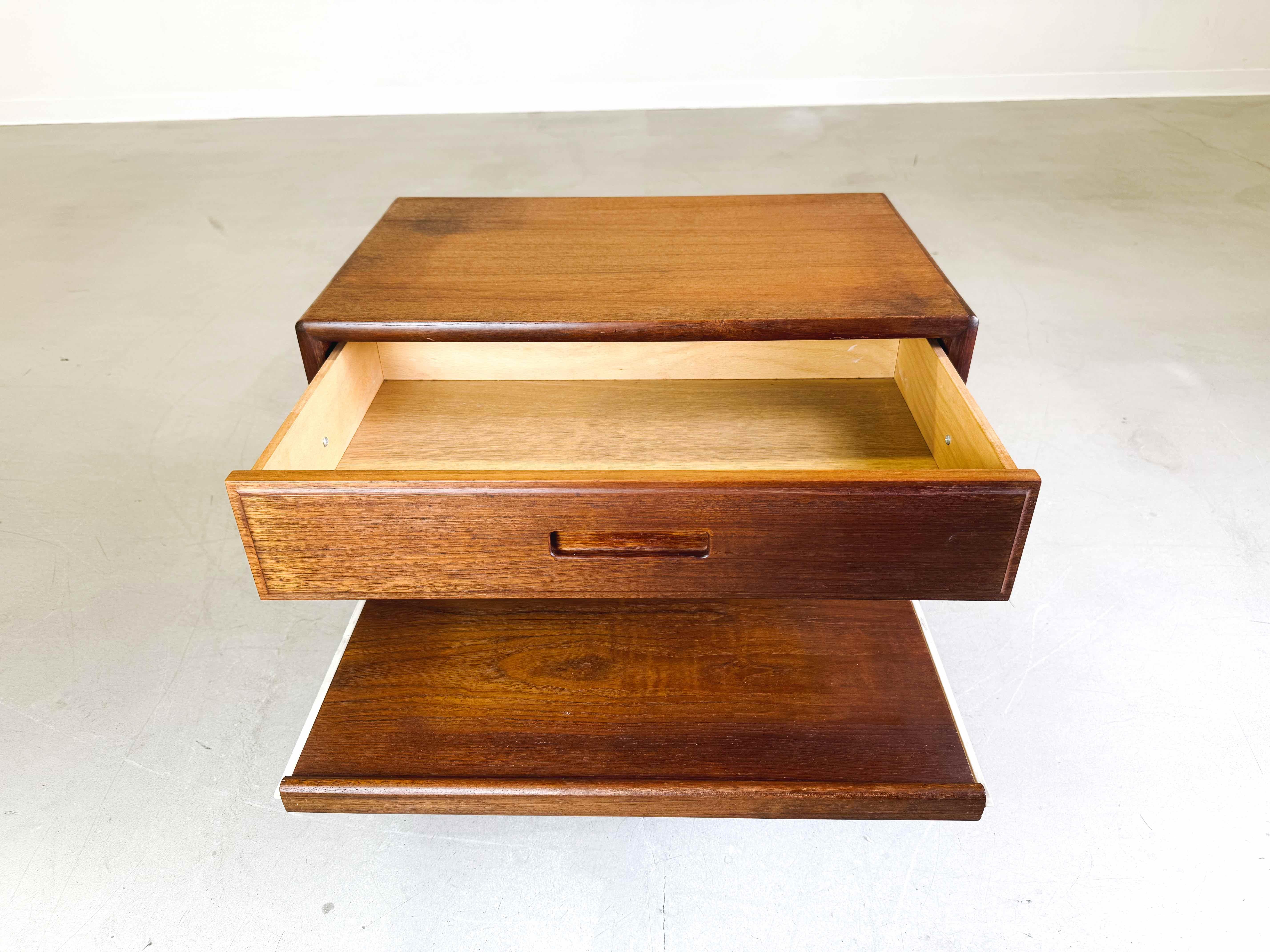 Oiled Mid Century Beistelltisch rollbar Telefontisch Couchtisch danish Teak